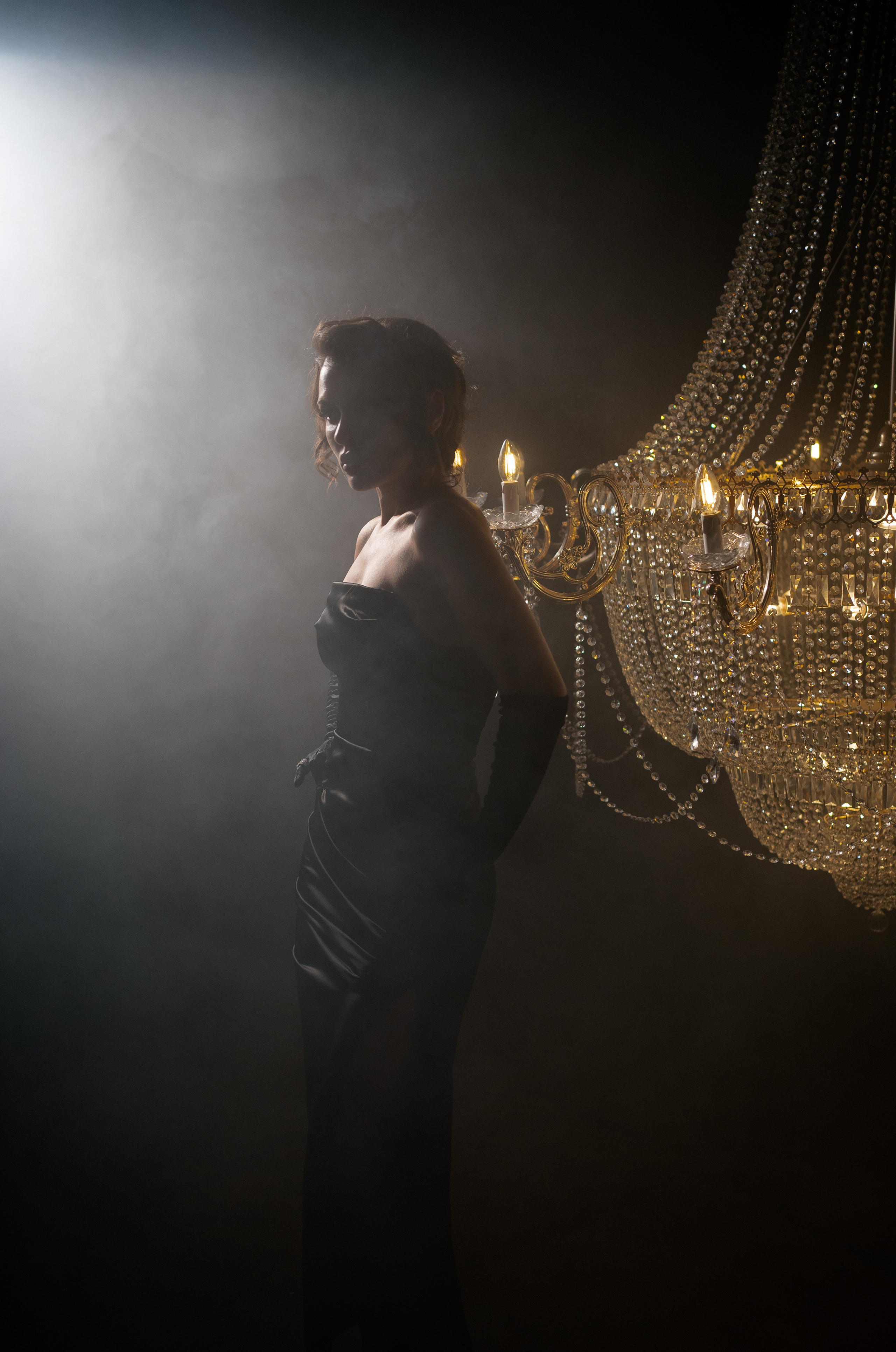 Алена с люстрой. Елена Чернега свадебный и коммерческий фотограф