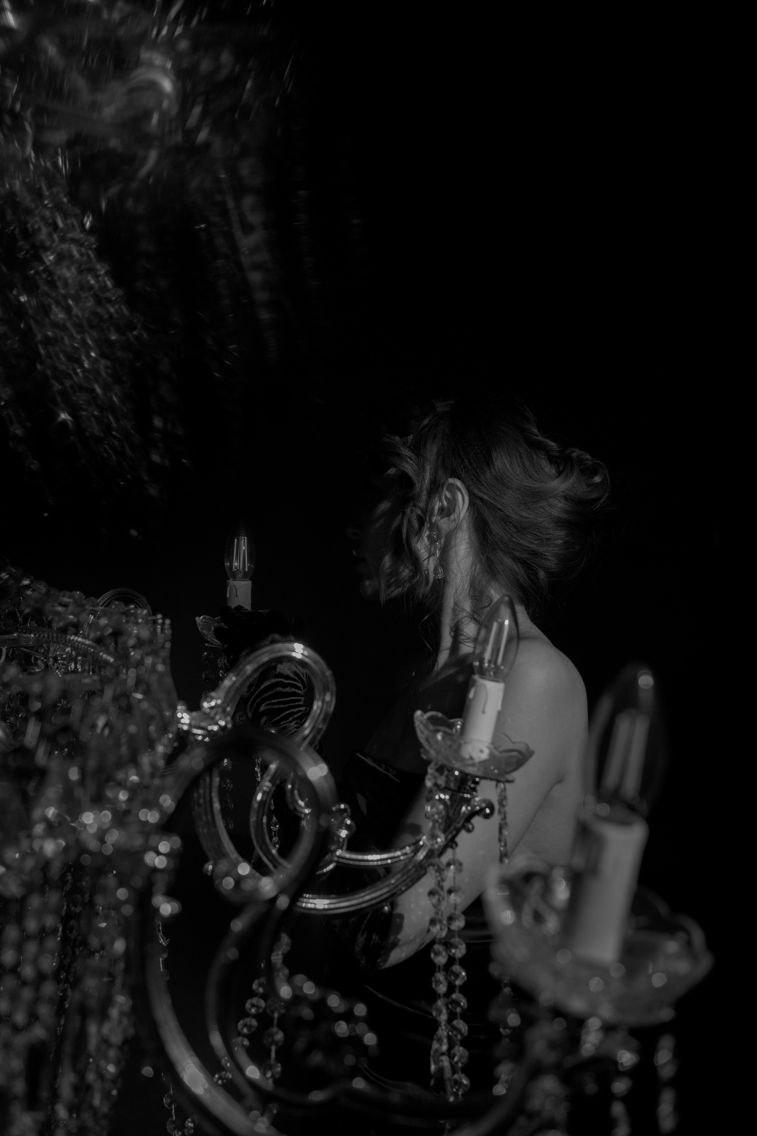 Алена с люстрой. Елена Чернега свадебный и коммерческий фотограф