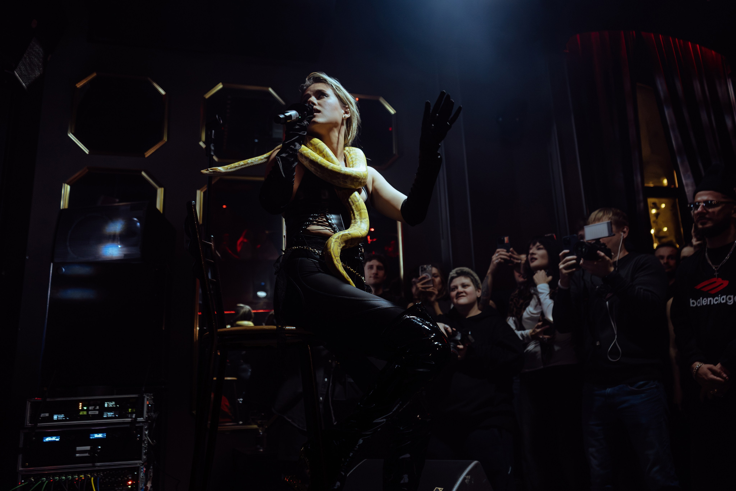 Репортжа с презинтации нового альбома певицы Elvira T — Ядовитая. Неразбитая. Никита Скрипник — ТЕАТР В СТИЛЕ ФЭШН