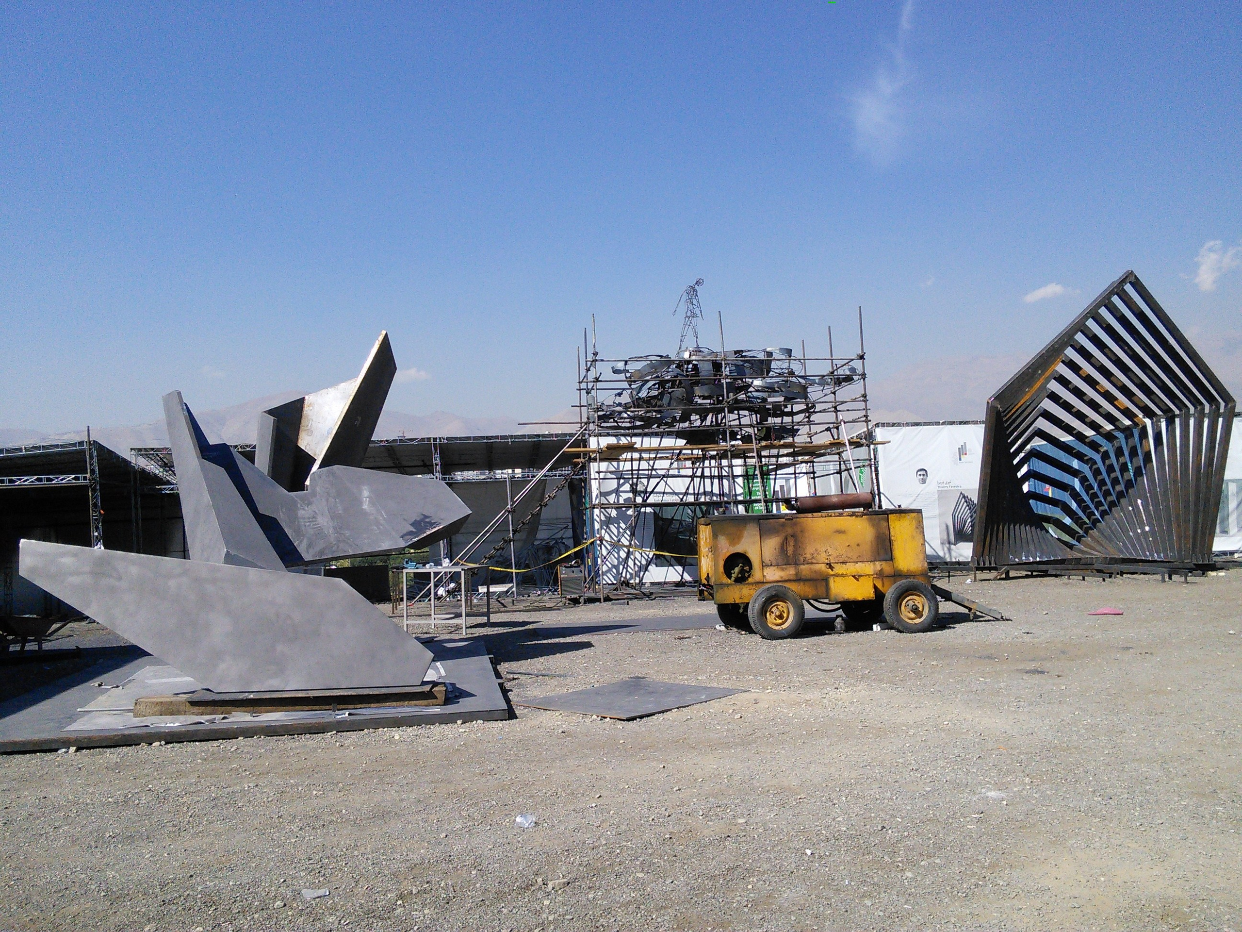 Здесь идут дожди/Иран/ Тегеран/2014. Художник — скульптор Антонина Фатхуллина