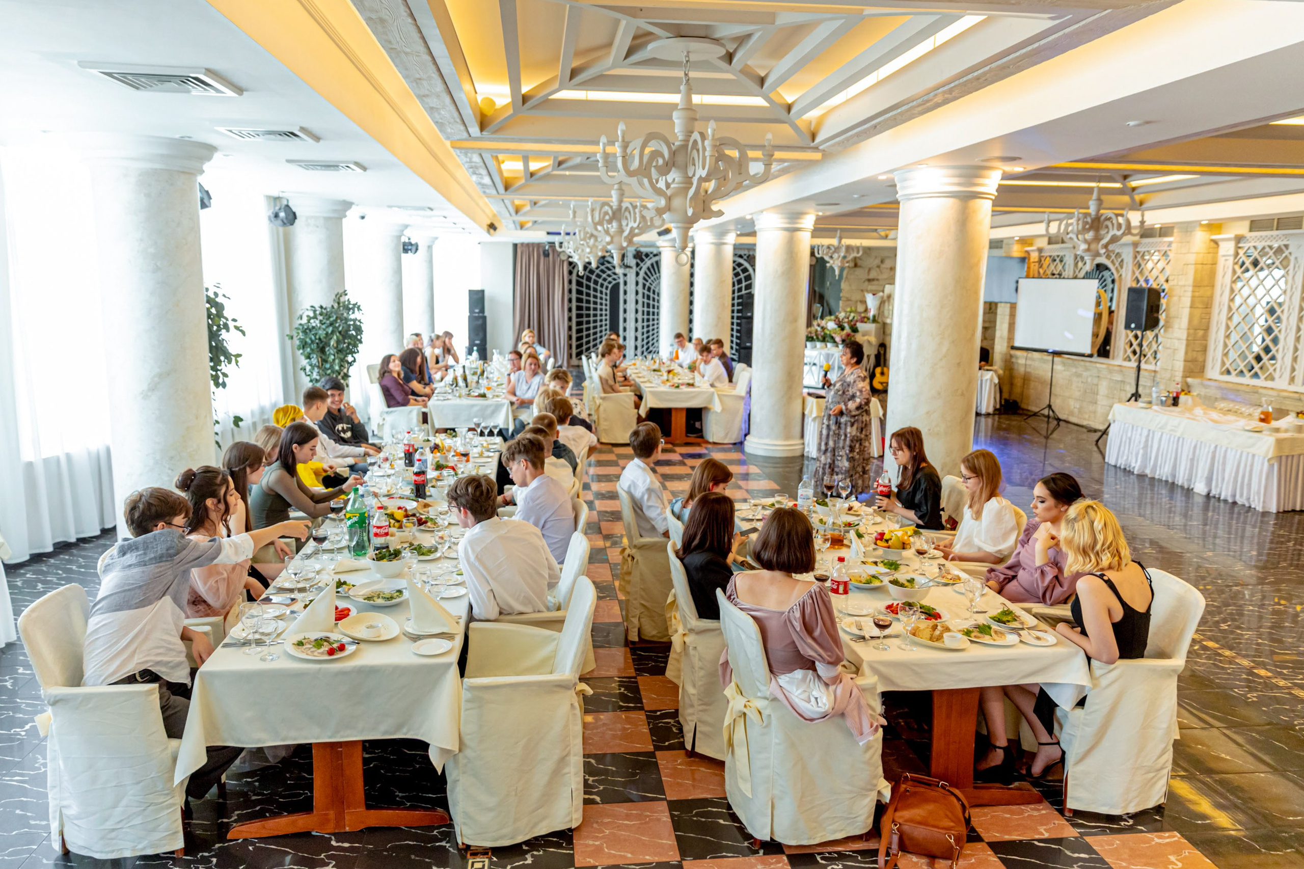 Фотосъёмка школьного выпускного в ресторане. Фотограф на праздник, корпоратив, День Рождения и Юбилей в г. Санкт-Петербурге Алексей Анкушев