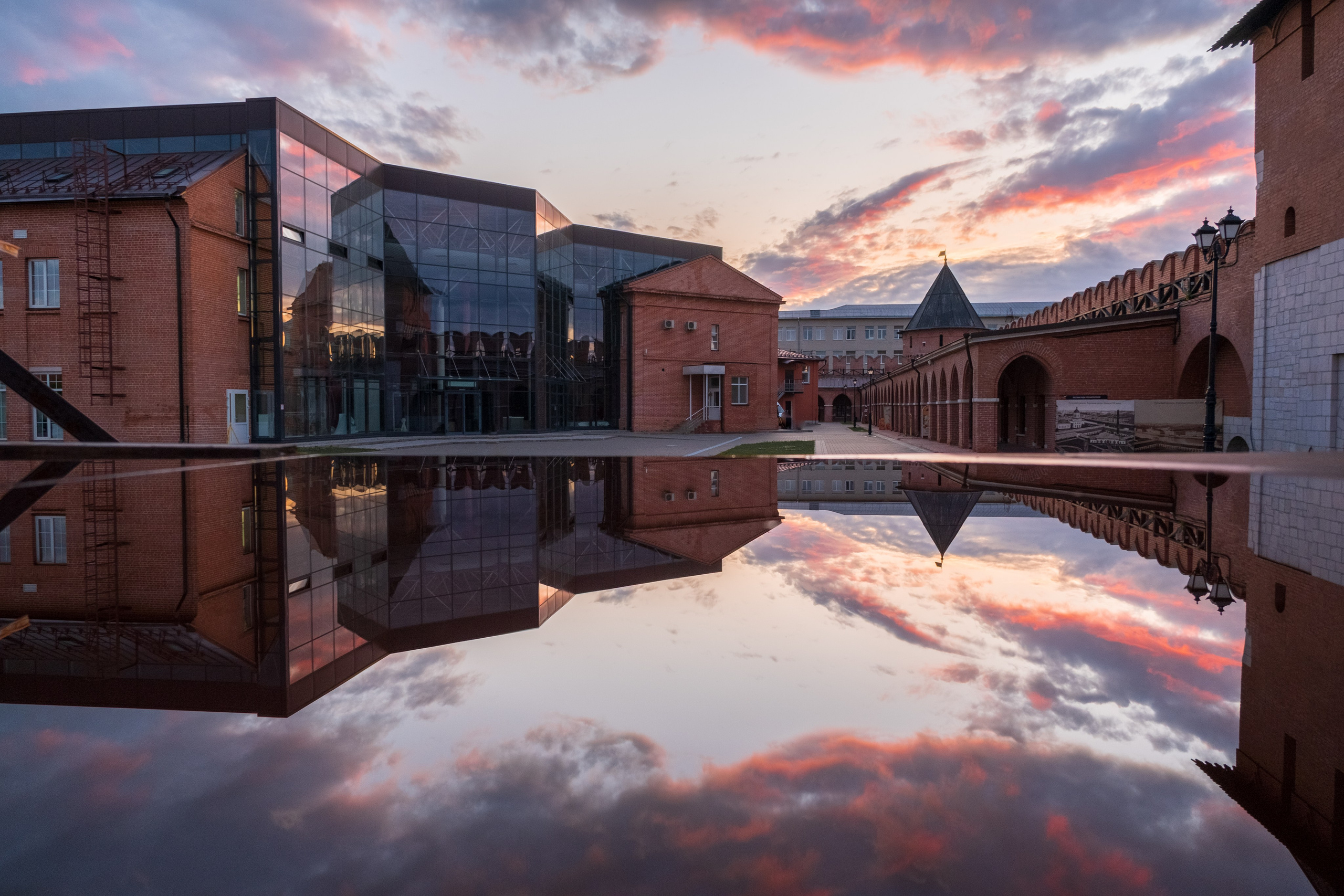 Атриум Тульского кремля во время заката