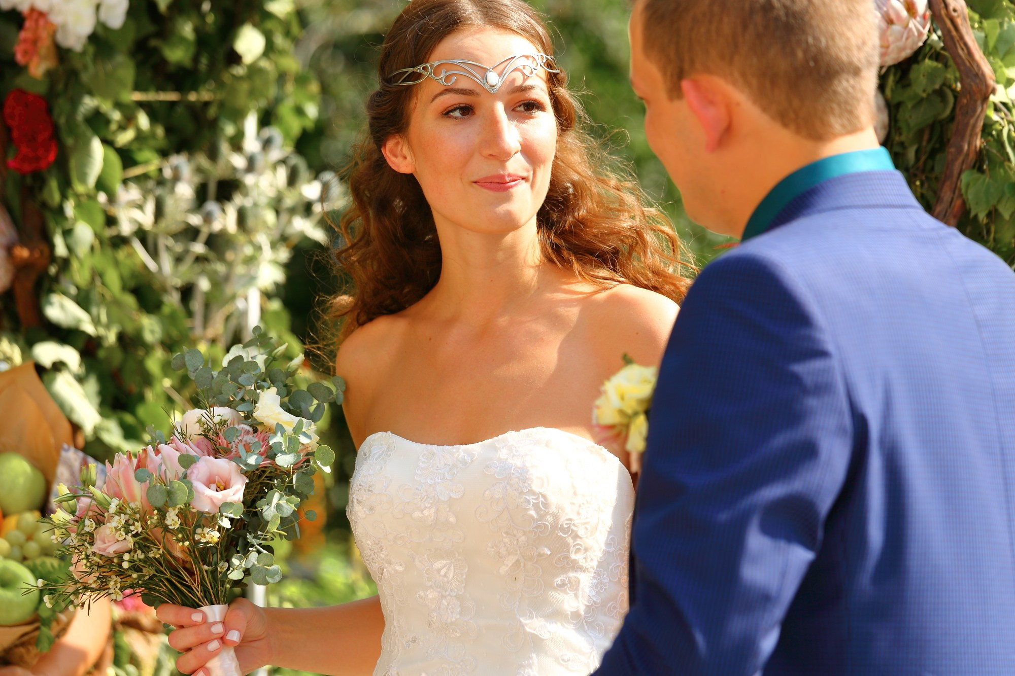 Выездная регистрация в красивом месте в Ярославле. Свадебный и репортажный фотограф в Ярославле и Санкт-Петербурге Роман Микрюков