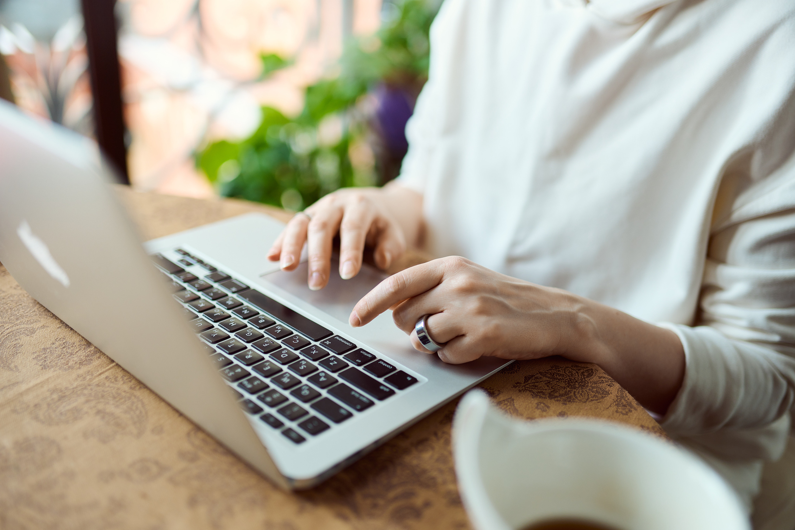 Деловой портрет в домашней обстановке. Флористическая, интерьерная и портретная съемка в Москве и Европе