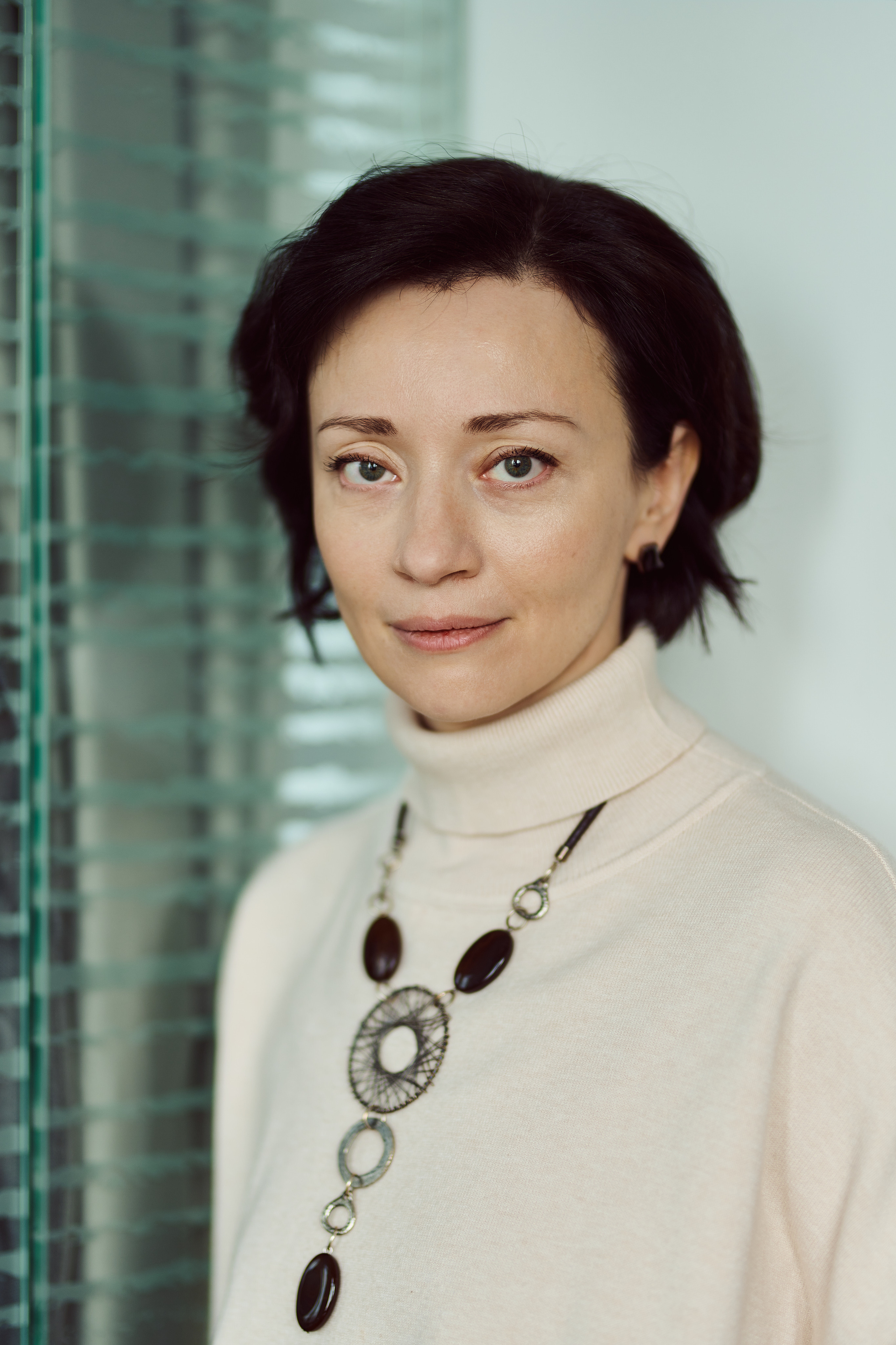 Деловой портрет в домашней обстановке. Флористическая, интерьерная и портретная съемка в Москве и Европе