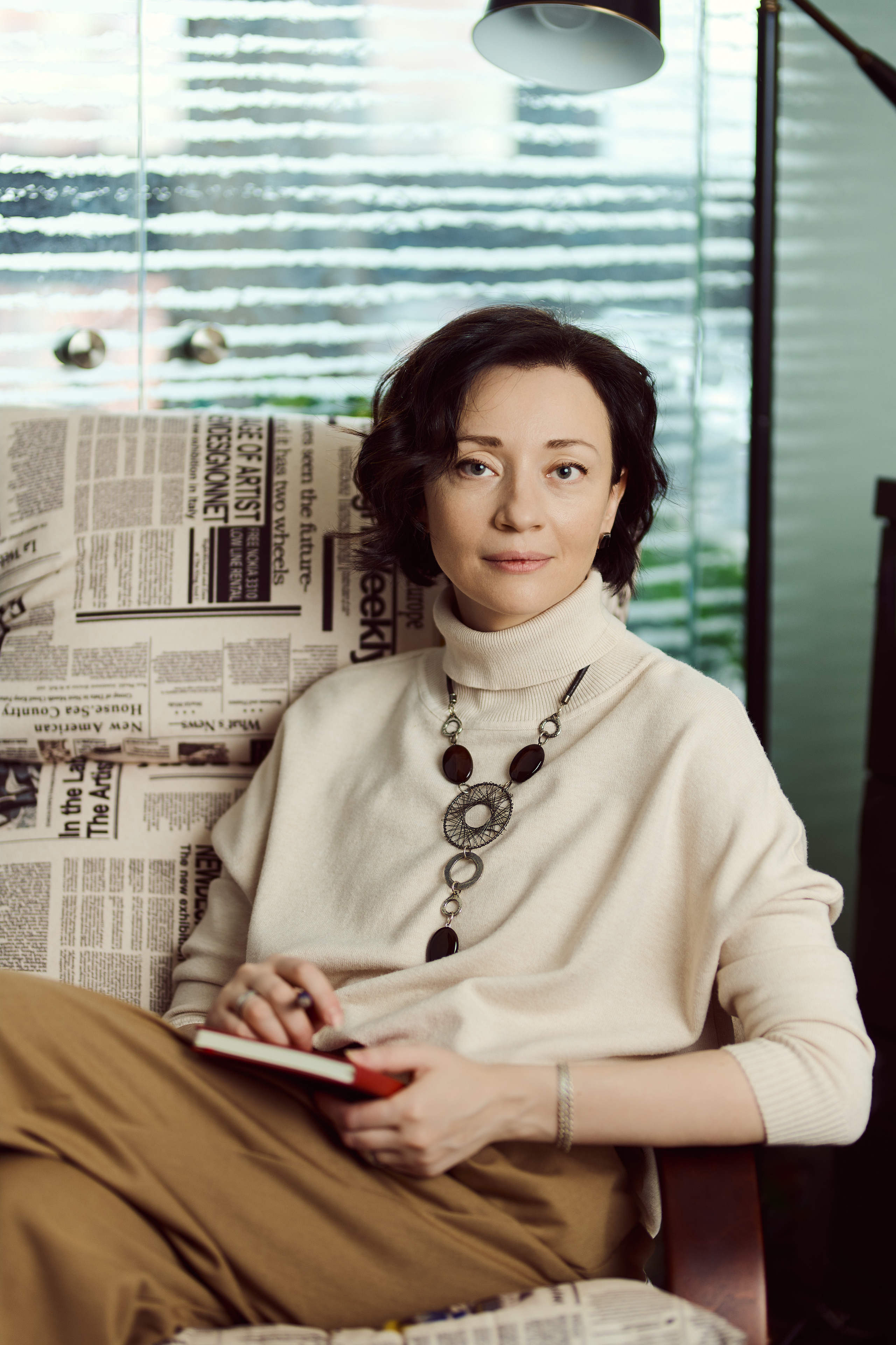 Деловой портрет в домашней обстановке. Флористическая, интерьерная и портретная съемка в Москве и Европе