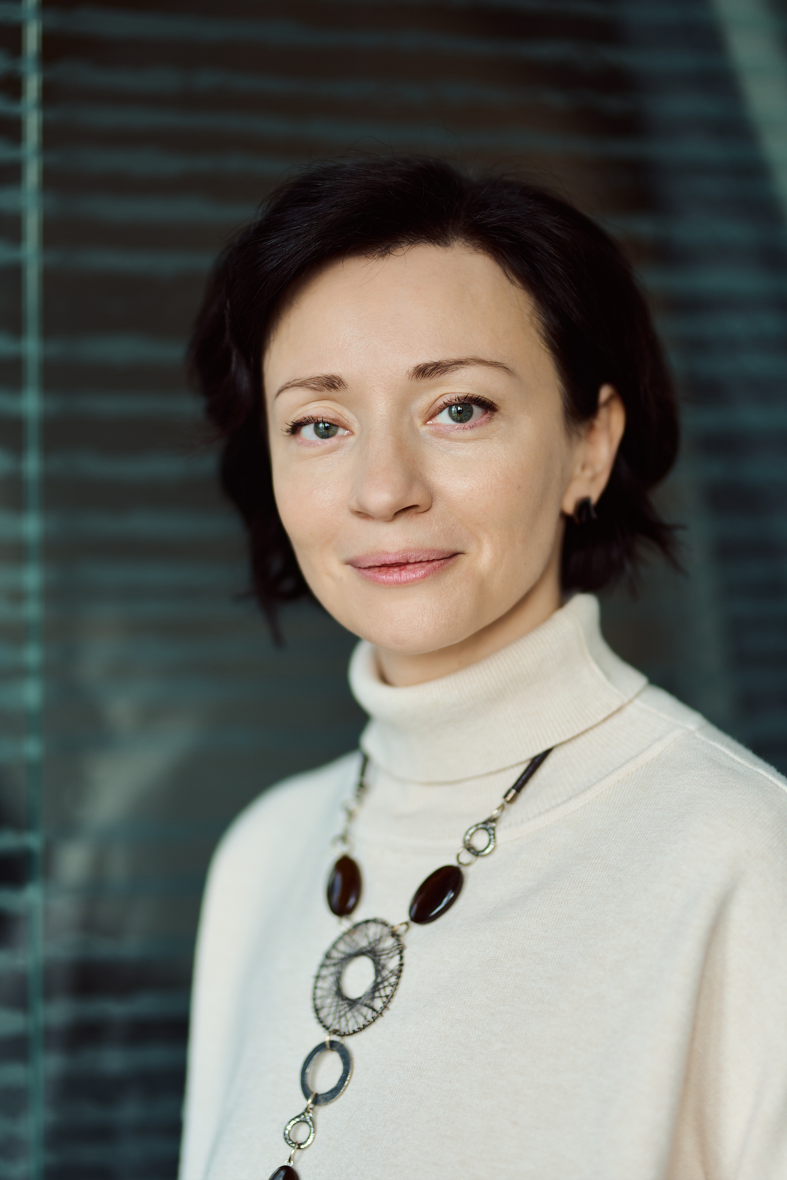 Деловой портрет в домашней обстановке. Флористическая, интерьерная и портретная съемка в Москве и Европе