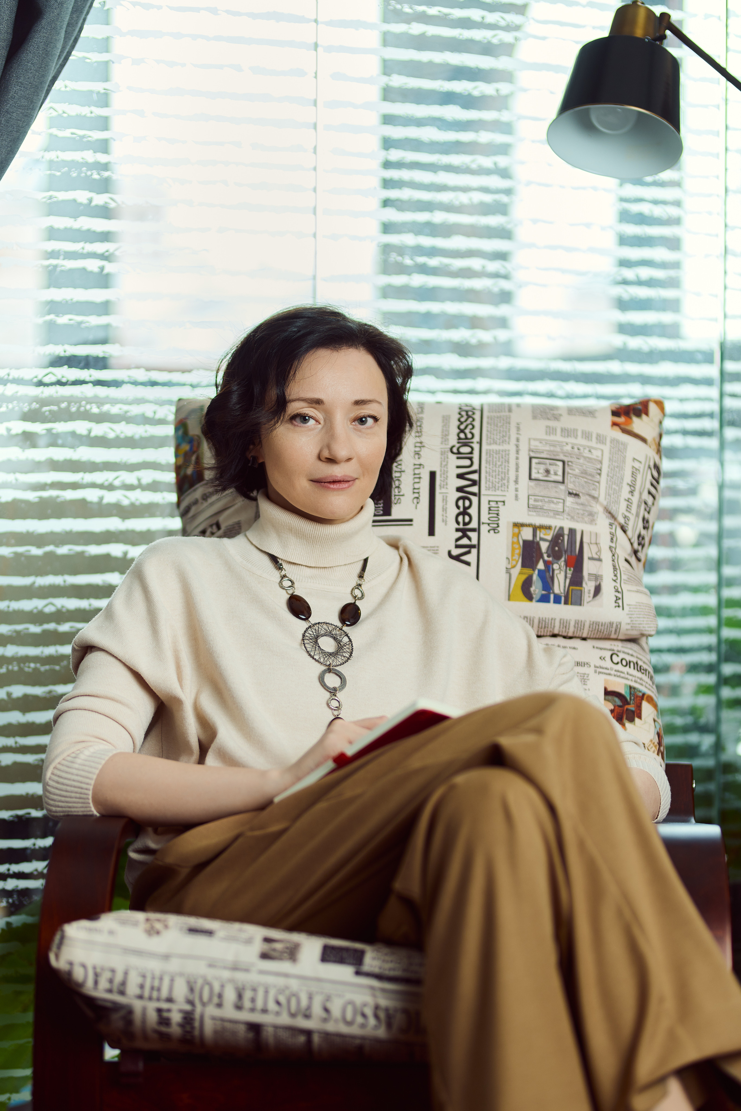 Деловой портрет в домашней обстановке. Флористическая, интерьерная и портретная съемка в Москве и Европе