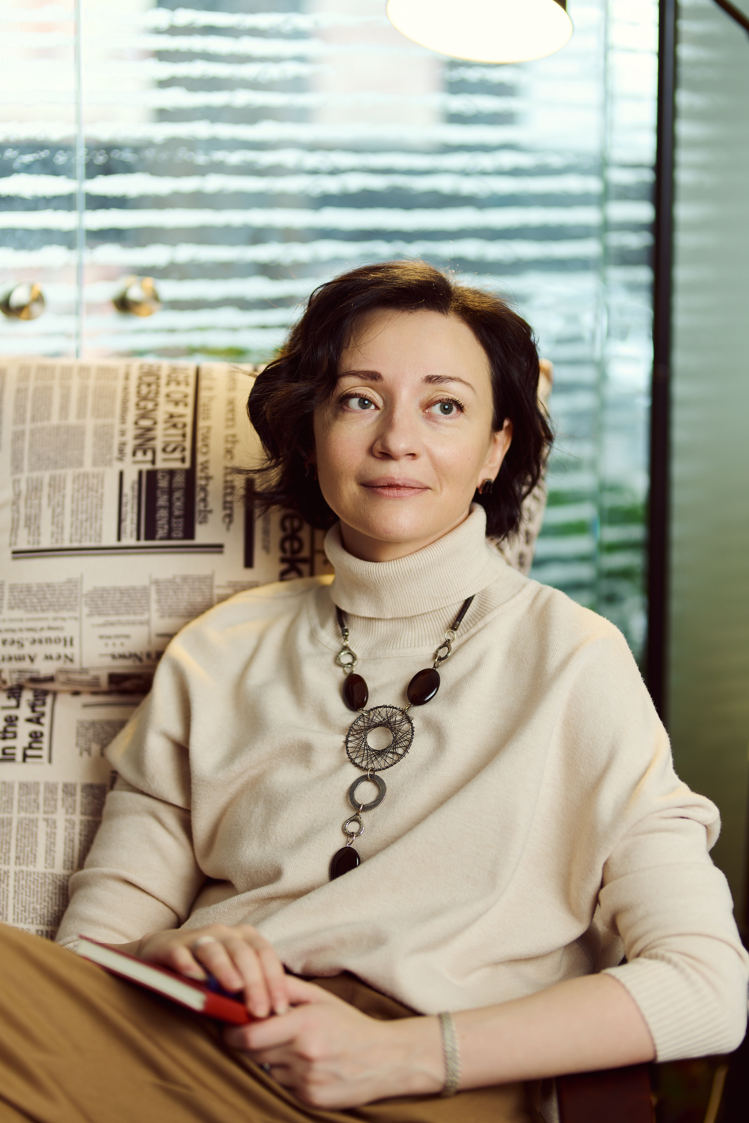 Деловой портрет в домашней обстановке. Флористическая, интерьерная и портретная съемка в Москве и Европе