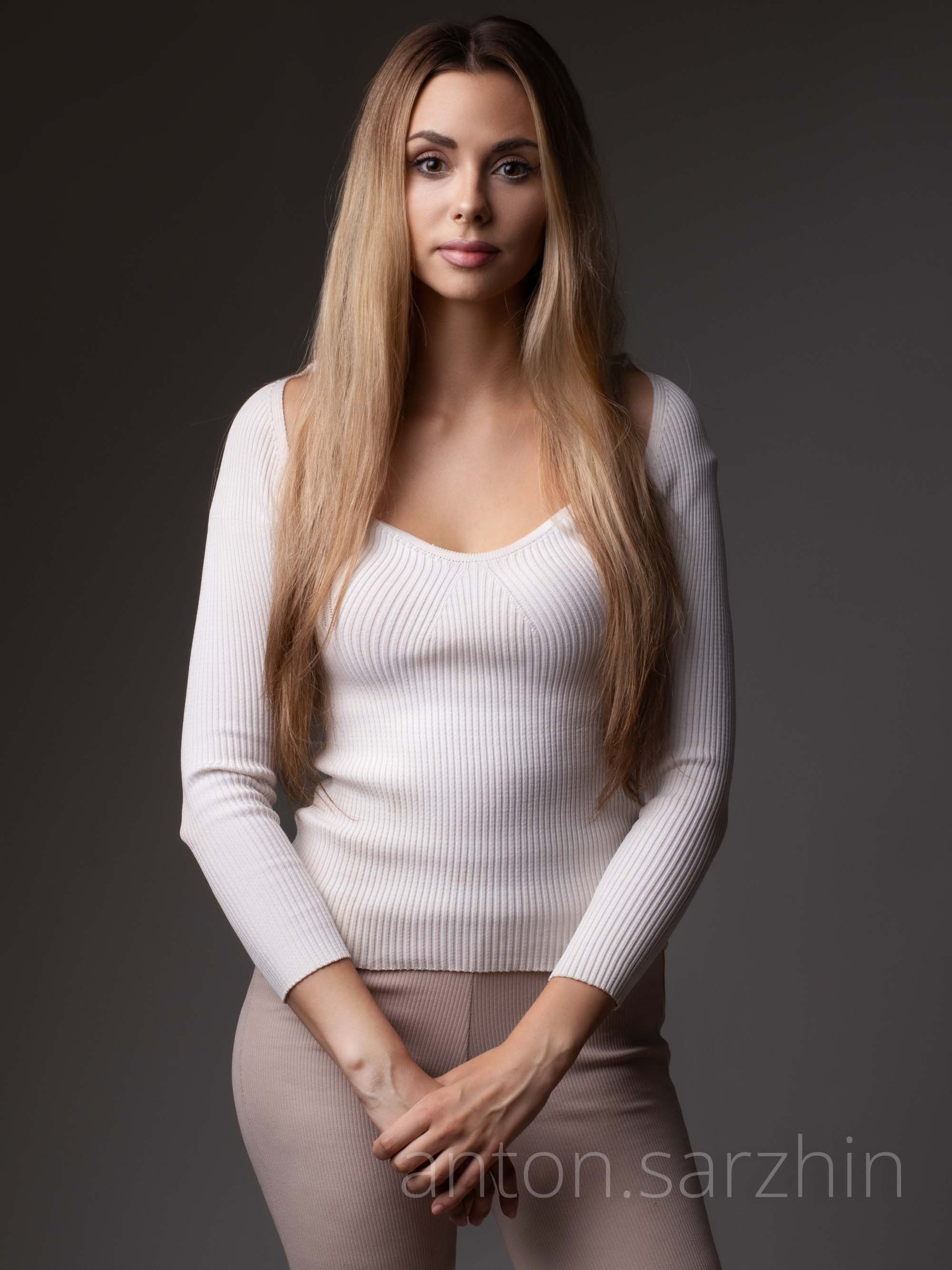 Фото по пояс профессиональной модели
