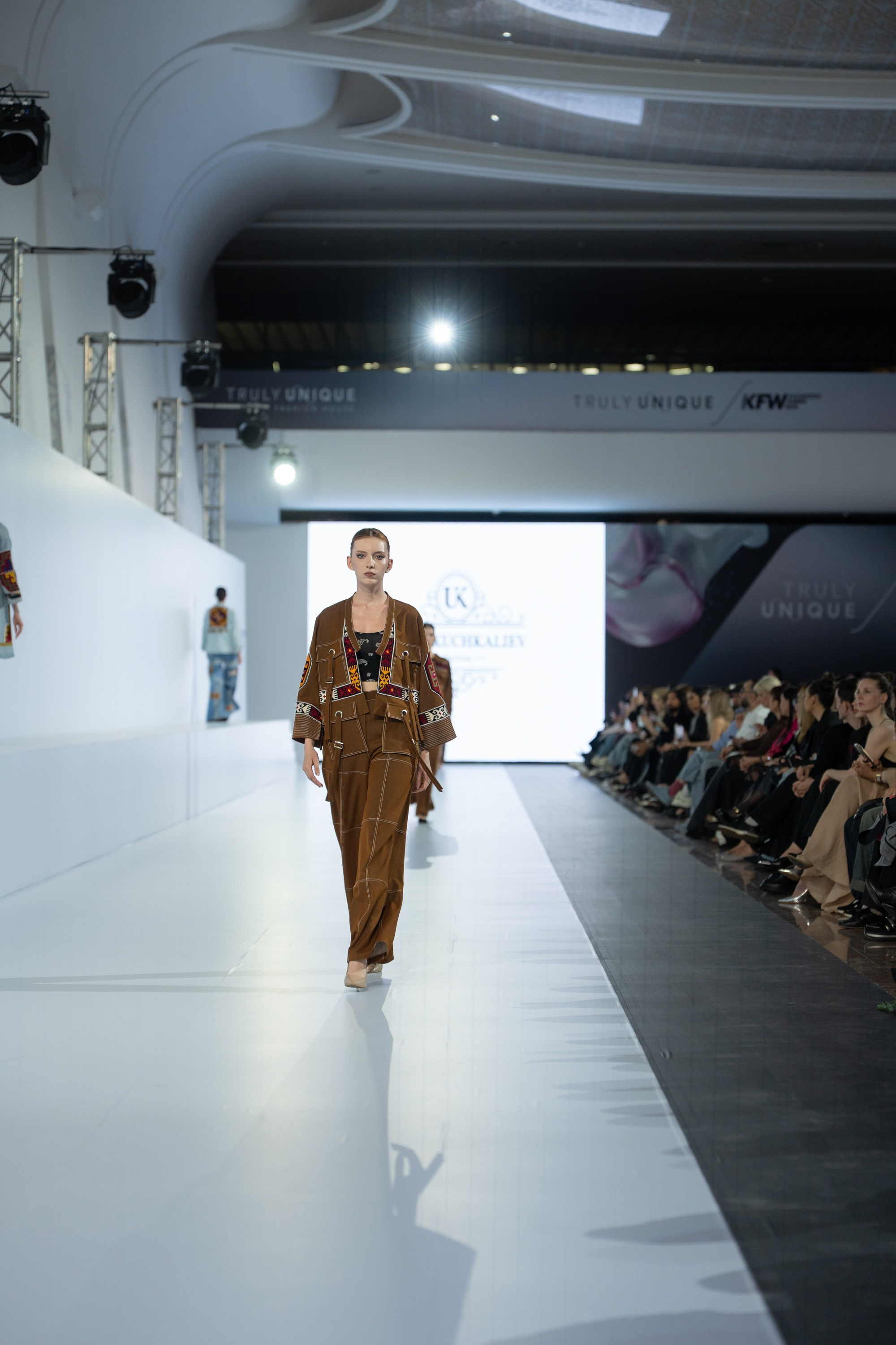 Umed Kuchkaliev. Сайт Алматинского НЮ АРТ, будуар и фэшн фотографа Дениса Карпенко