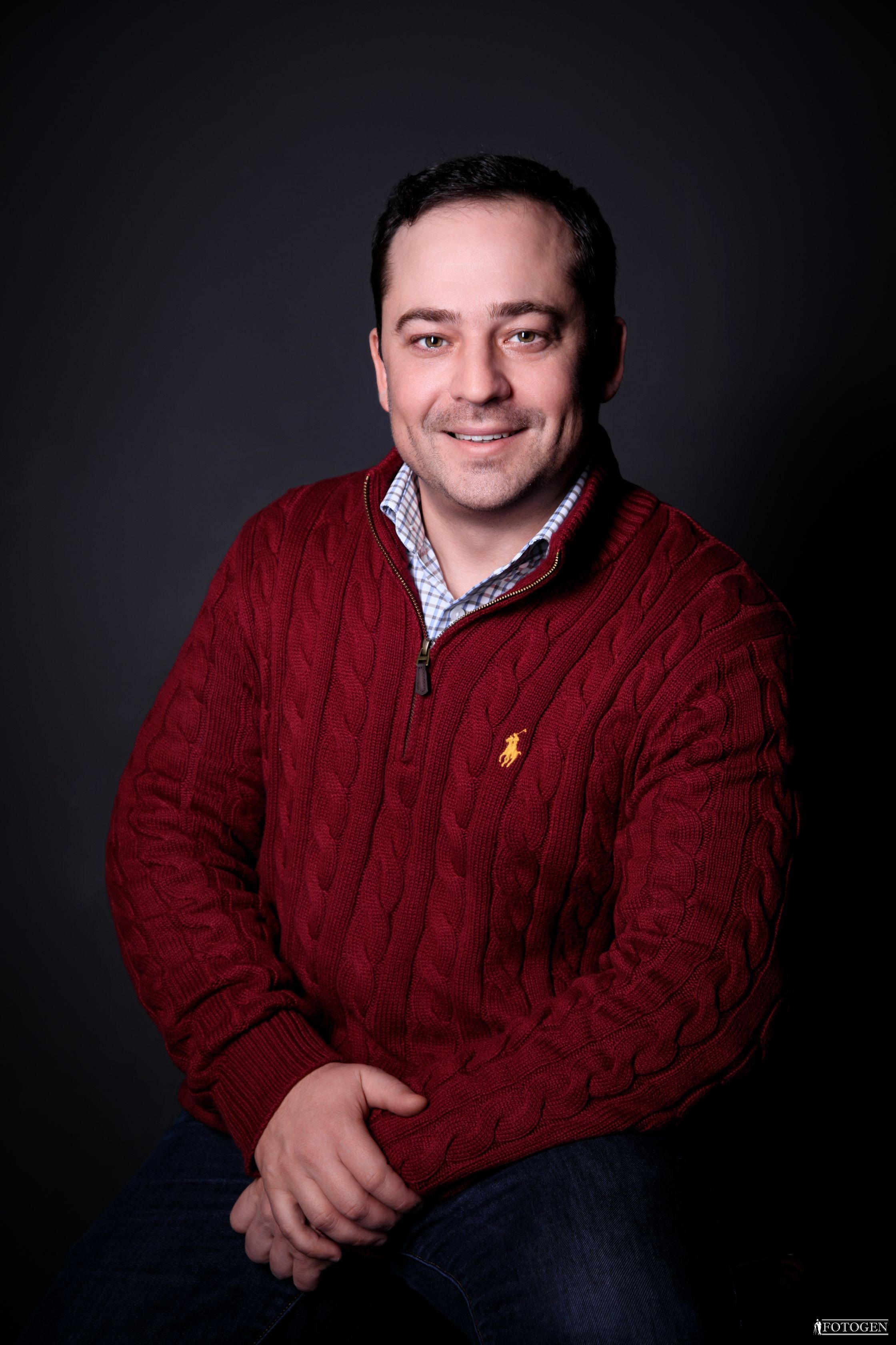 Профессиональная мужская фотосессия в Fotogen: Ваша история в кадре. Интерьерная фотостудия FOTOGEN г. Краснодар