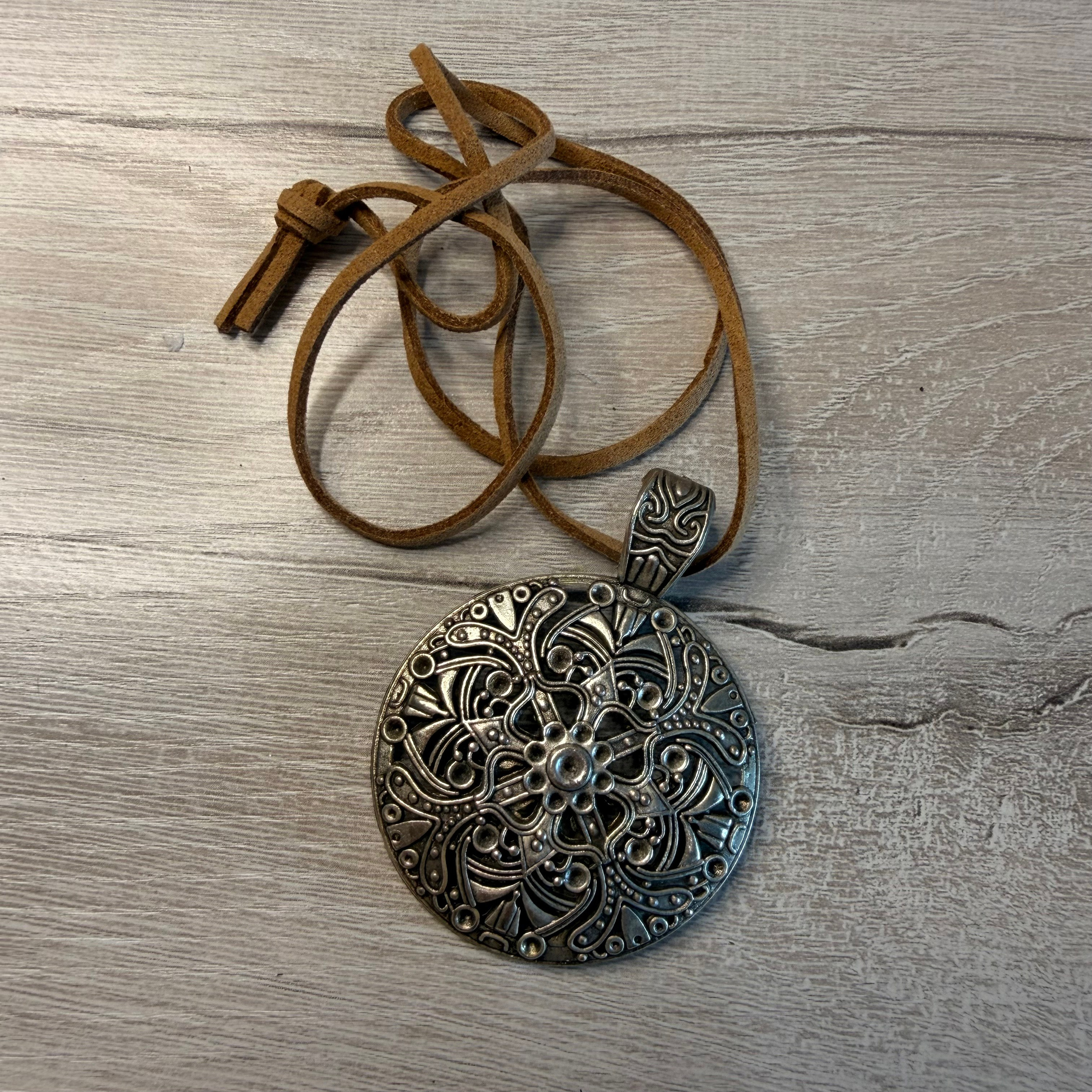 Украшения в аренду. Аренда костюмов, платьев и реквизита для фотосессий на Камчатке