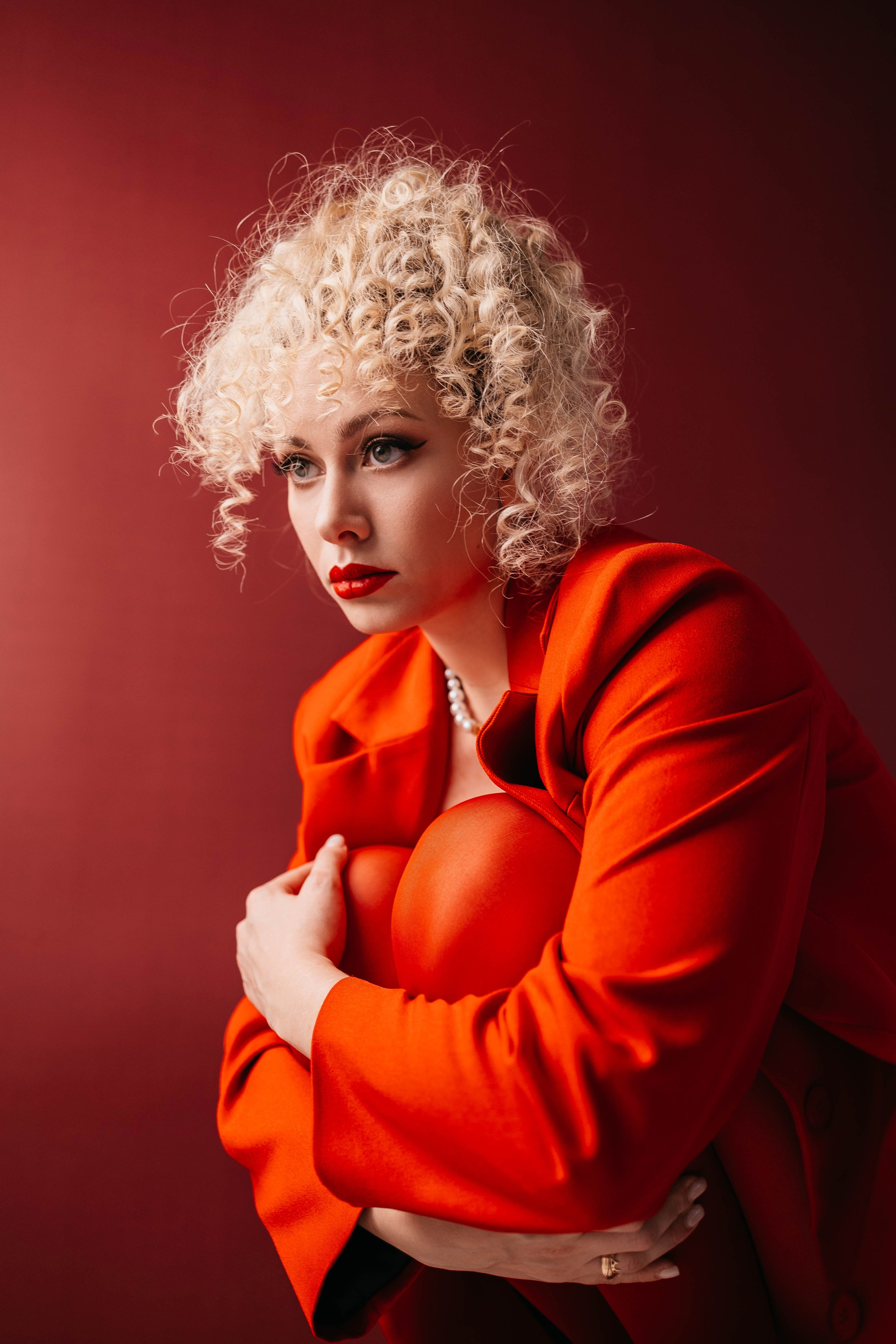 Ира в красном. Фотостудия Cute_photostudio в Твери. Фотограф в Твери Лагодная Яна