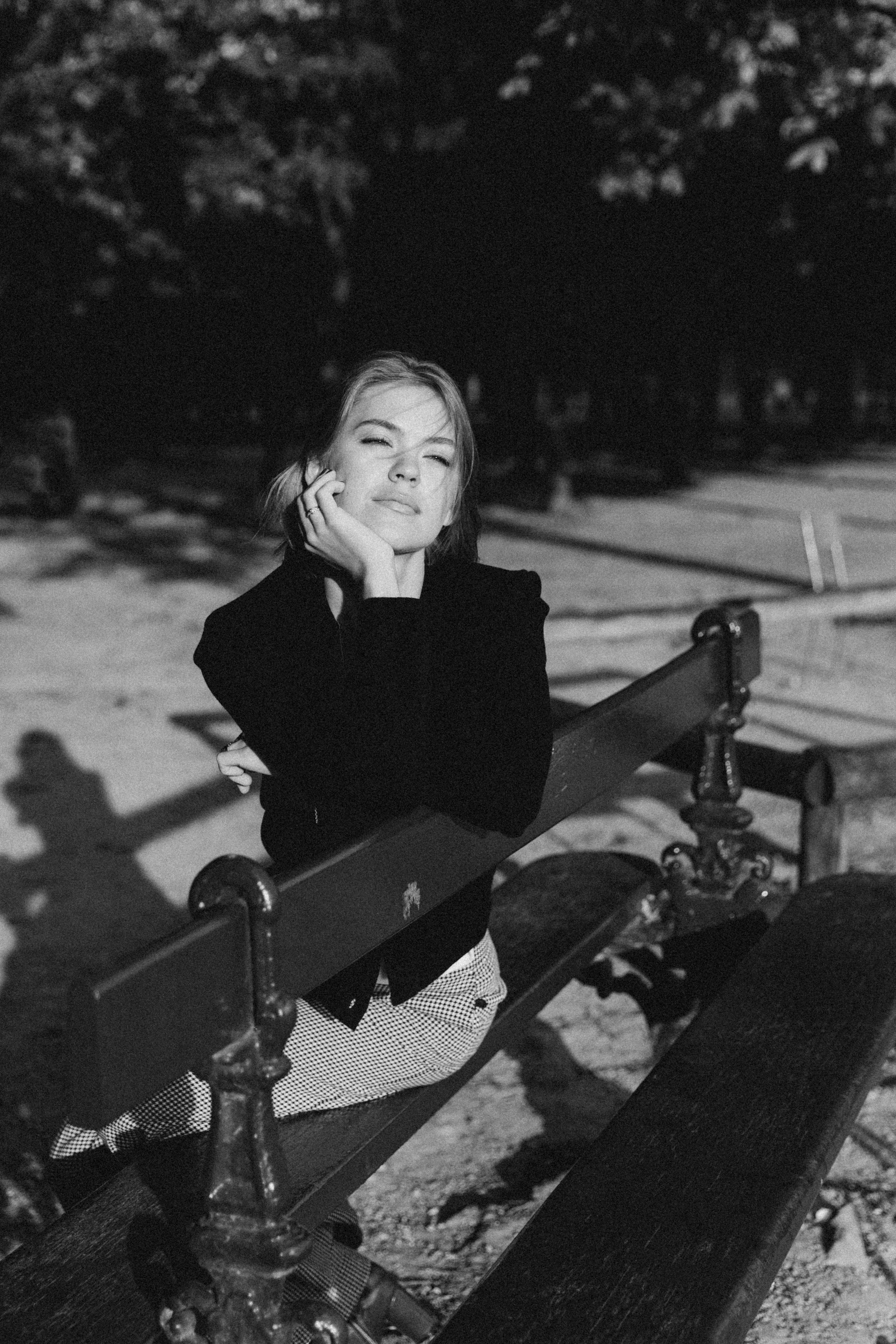 September sun. Photographer in Paris