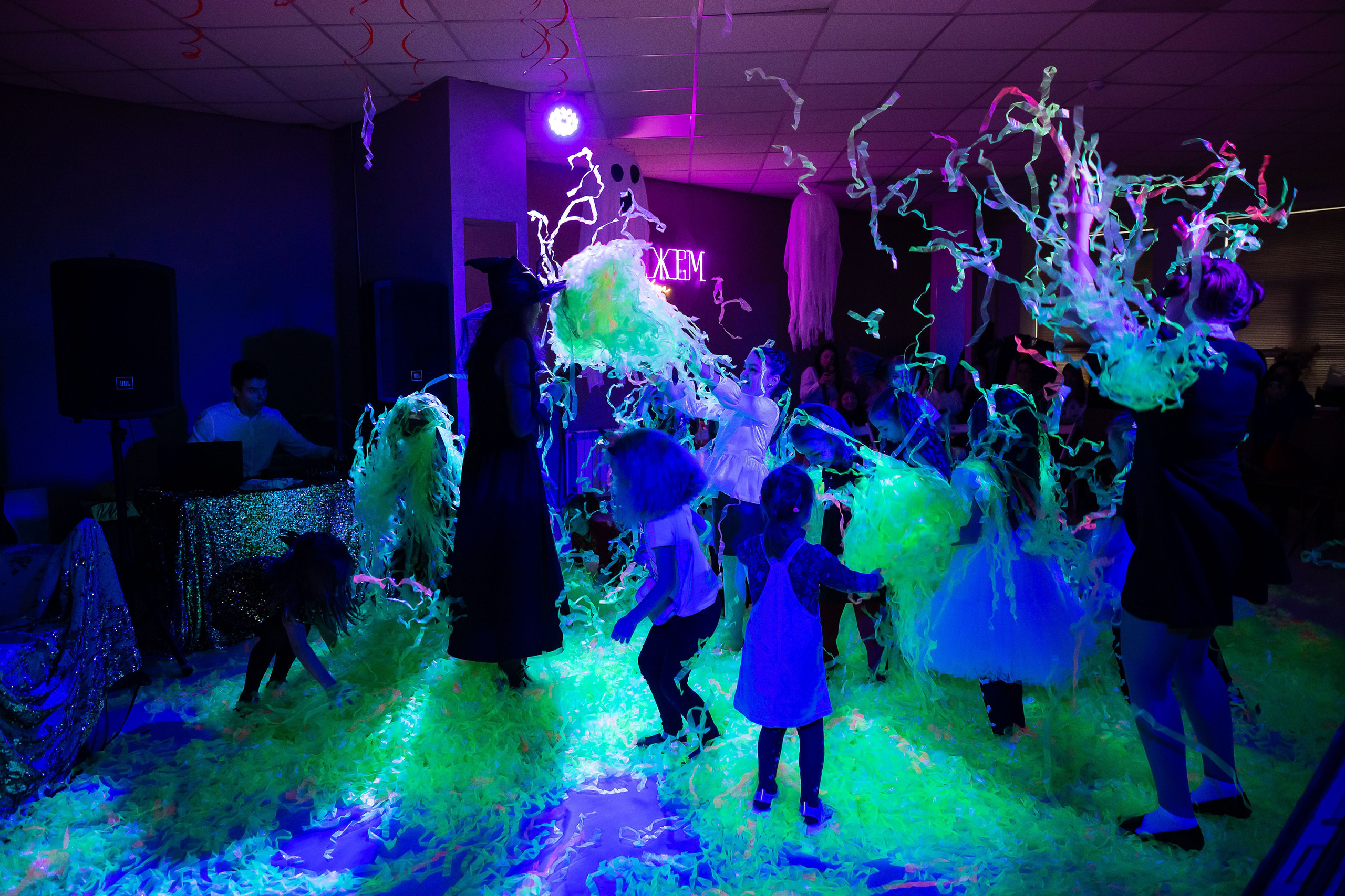 Верхом на помеле спектакль интерактивный. Семейный и детский фотограф Анна Петракова