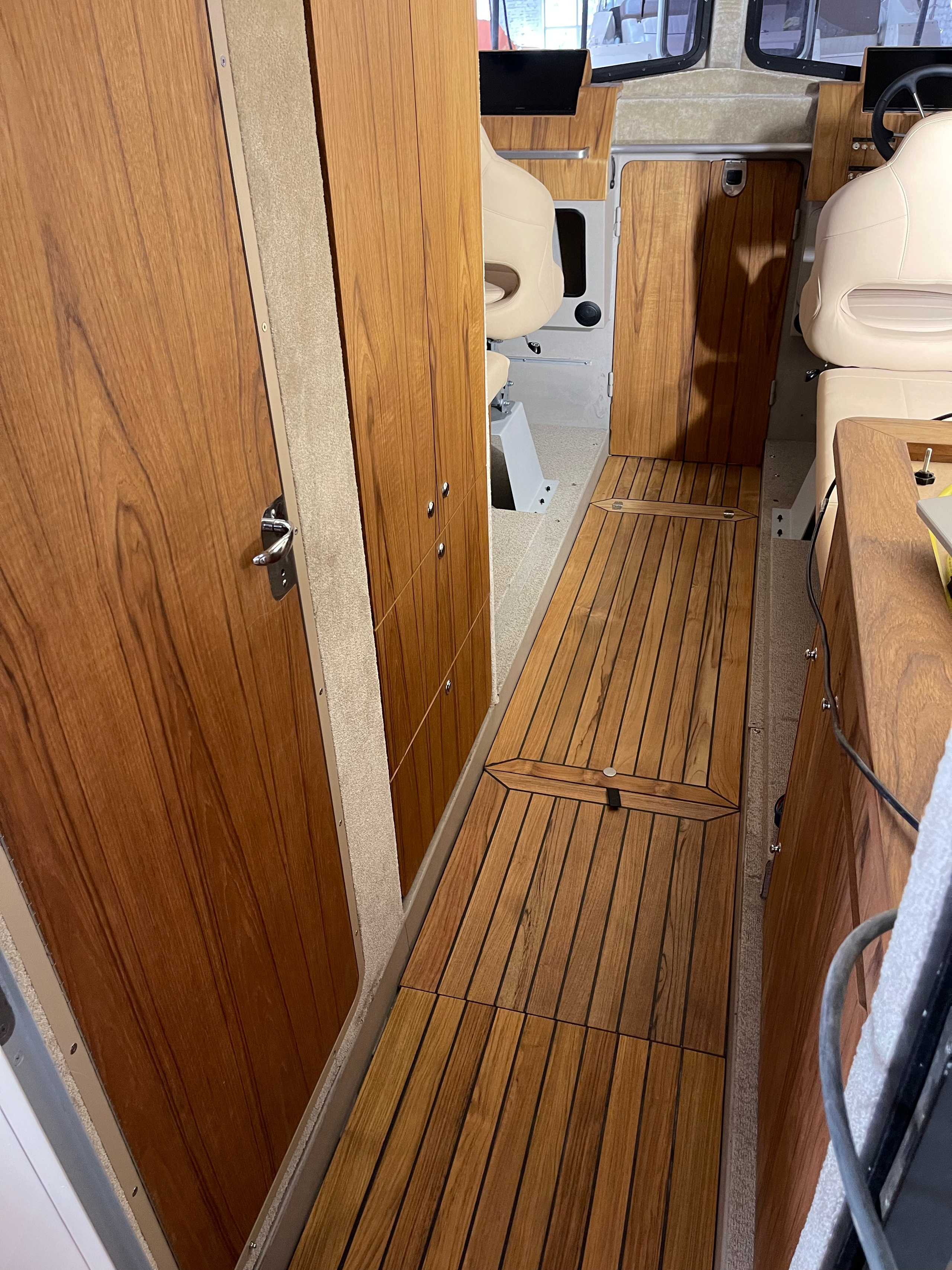 Дизайн персонализации Алюминиевого катера Weldcraft Cuddy King 300 OS. Design Yachts and Cars