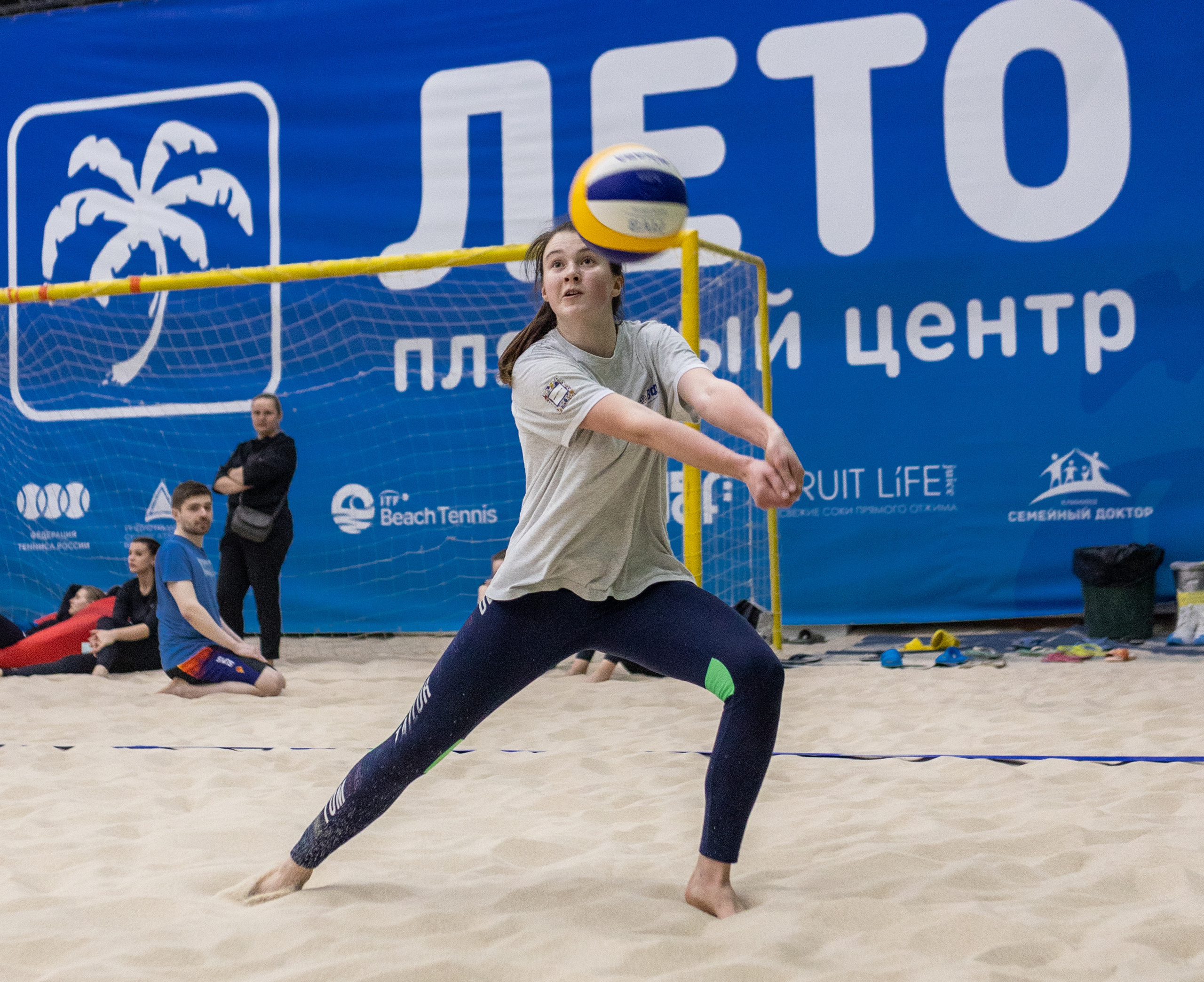 Фотографии. Пляжный волейбол, Москва, 16.04.2022. Фотография. Юрий Савин