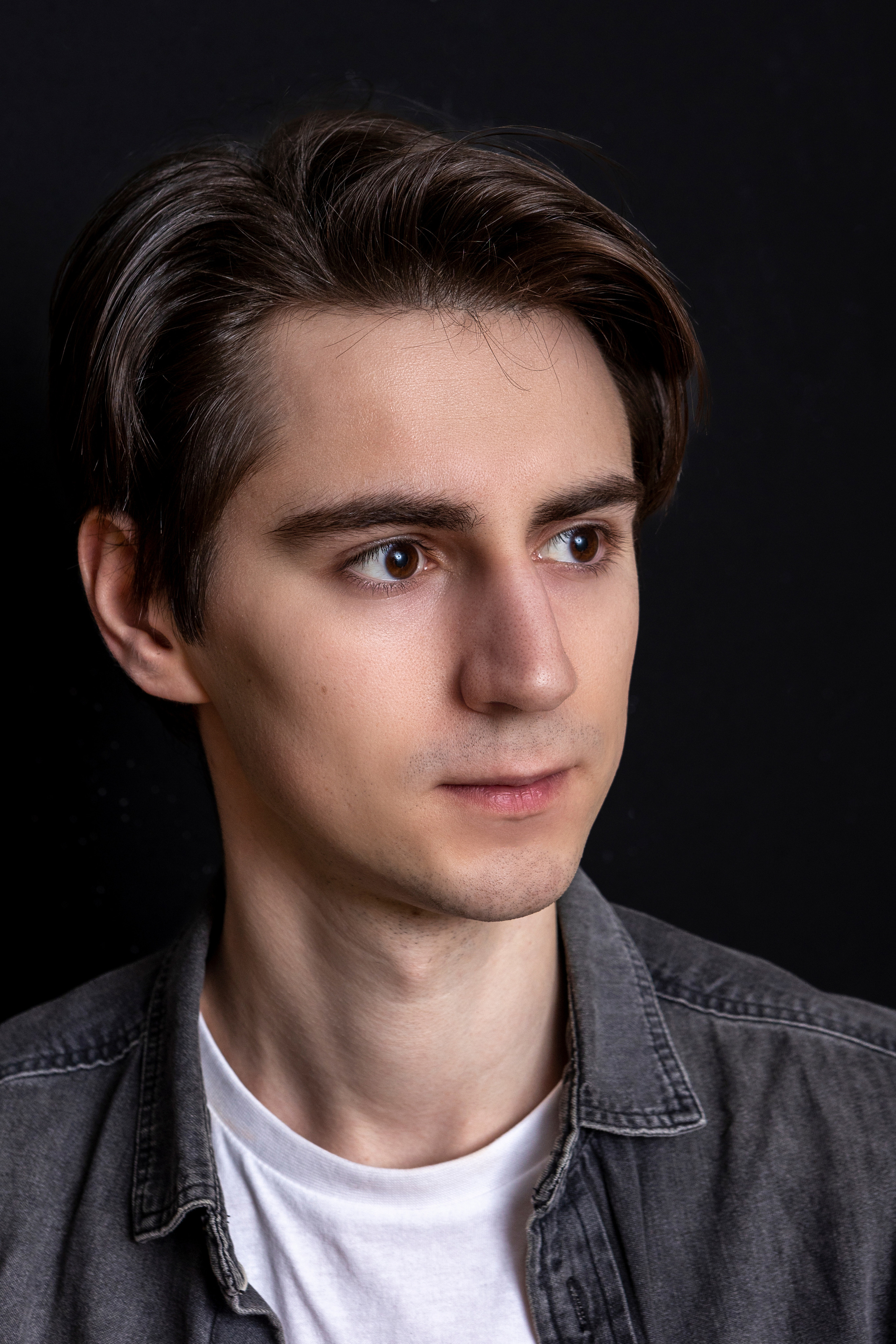 Актер Иван Каравайкин, фотосессия в студии. Фотография. Юрий Савин