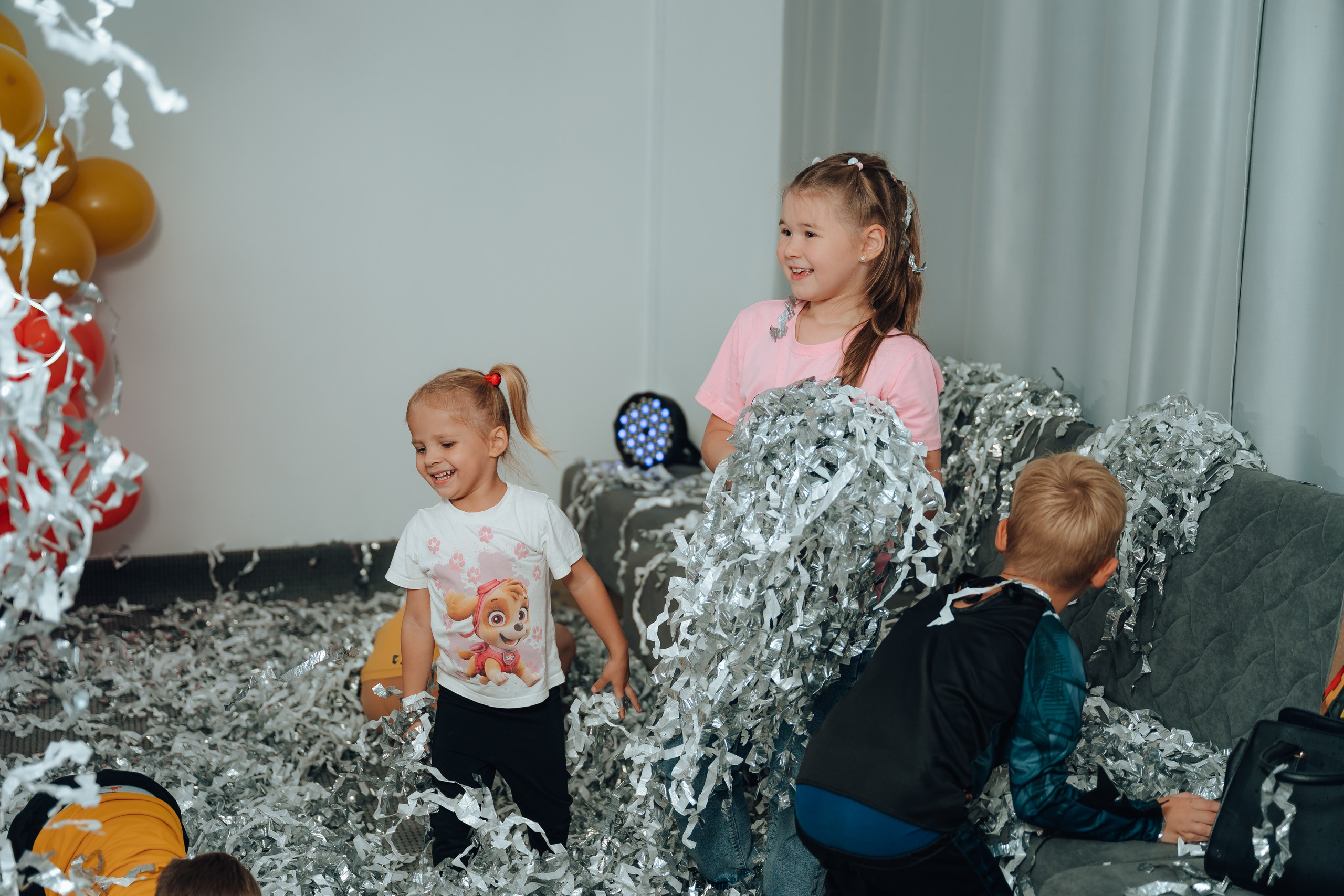 Праздник Льва в Мультифокс. Детский и семейный фотограф Катерина Мишина
