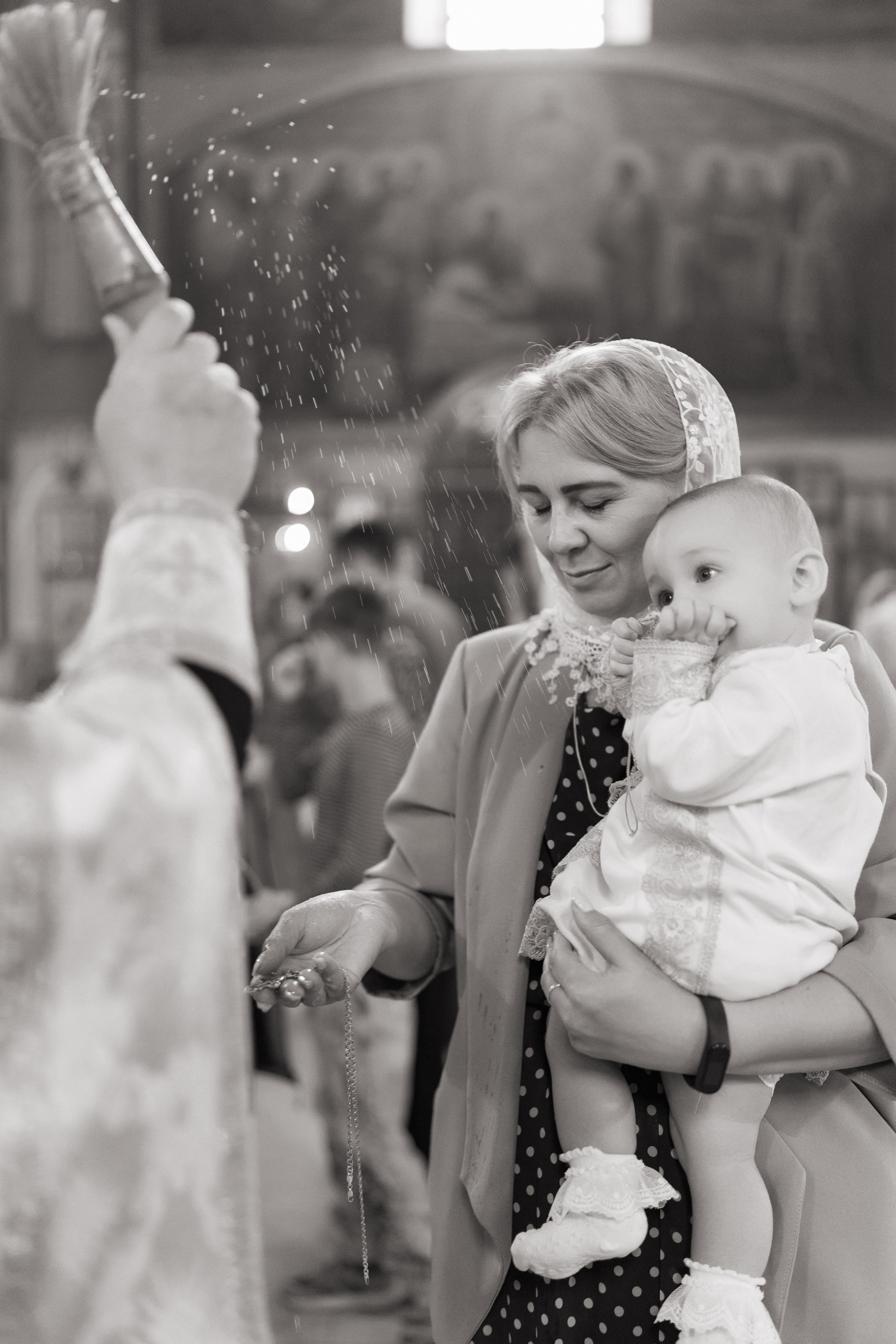 Крещение Миланы в церкви иконы Божией Матери / пасмурная погода. Анастасия Безуглова- свадебный фотограф в Таганроге