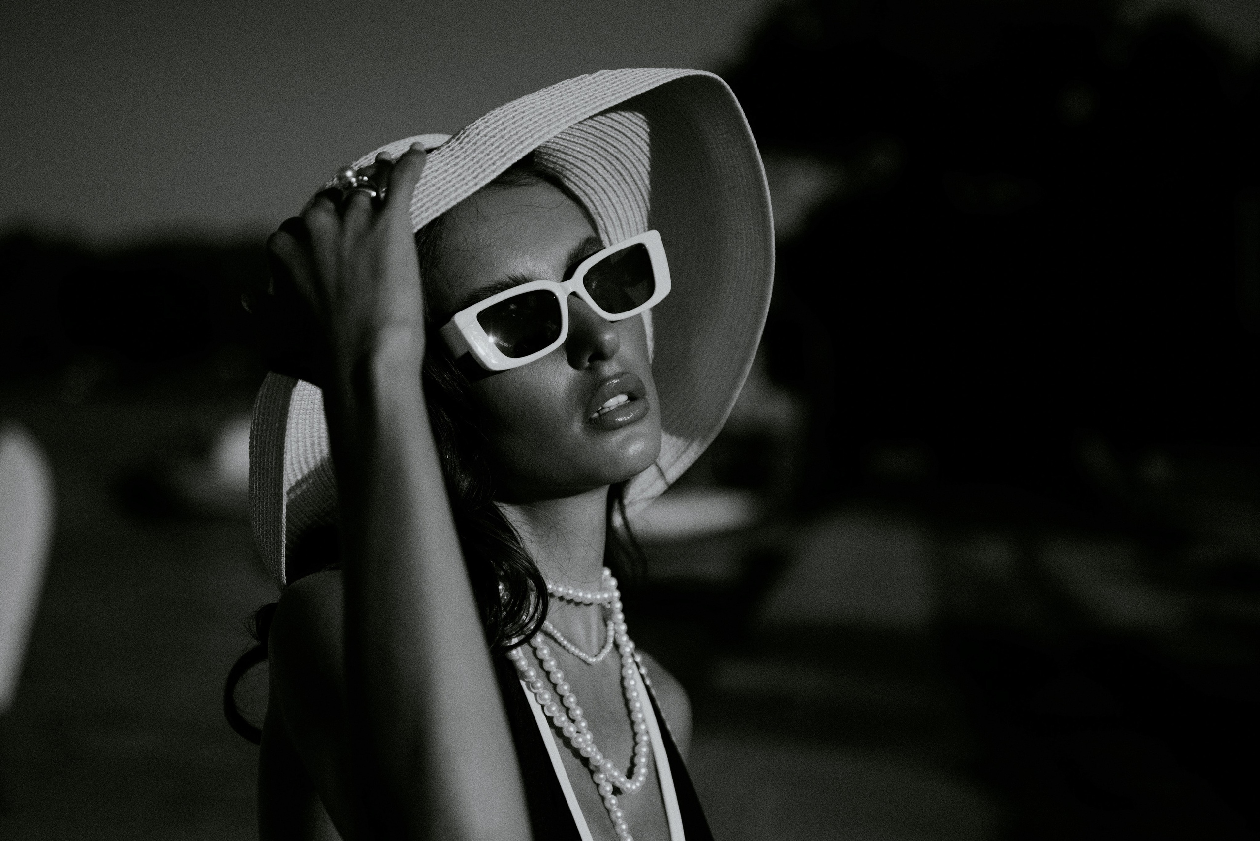 Фотосессия девушки на яхте. Фотографии в золотой час