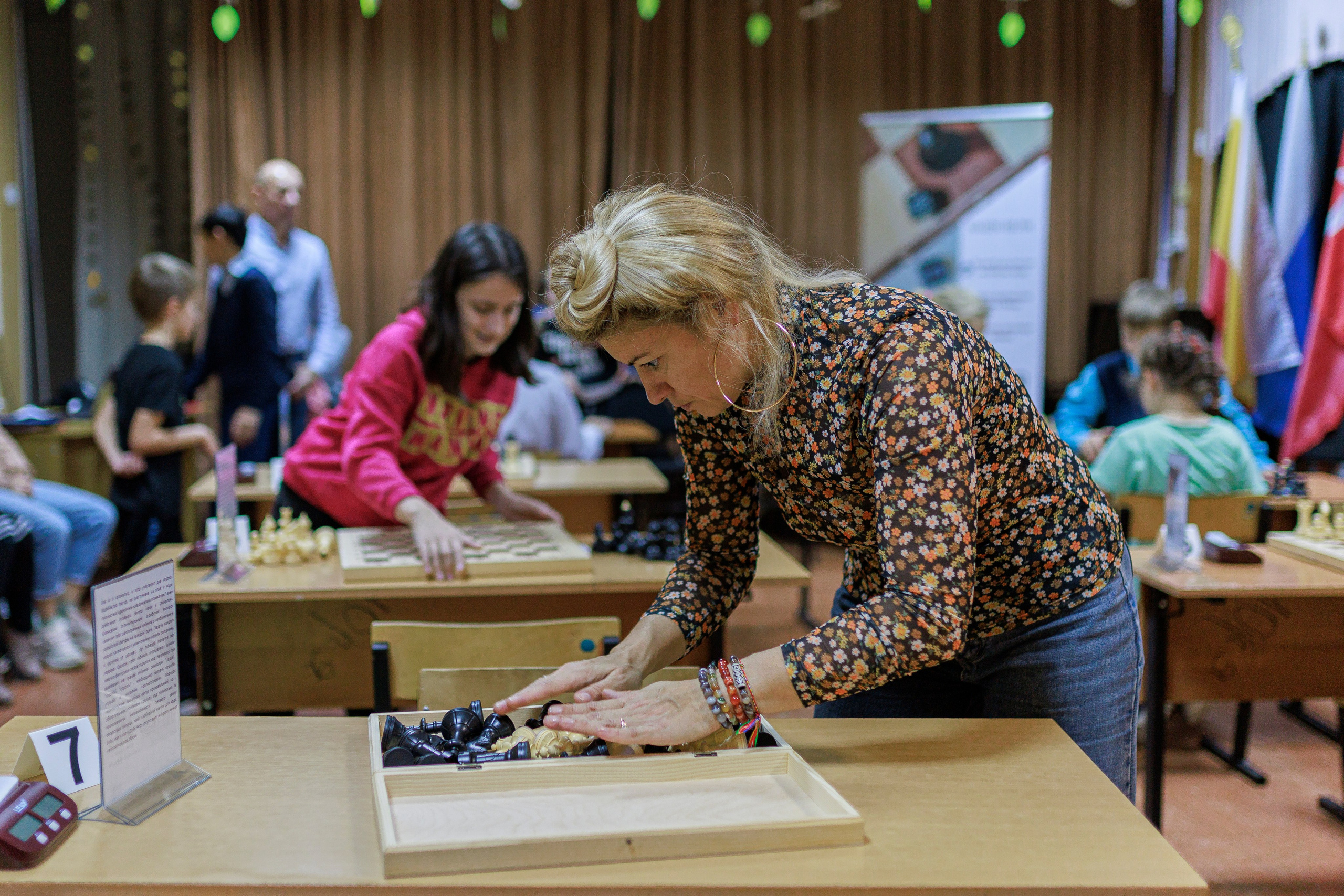 Репортажная сьёмка игры в шахматы в детском доме. Семейный и детский фотограф в Рязани Васюгова Мария