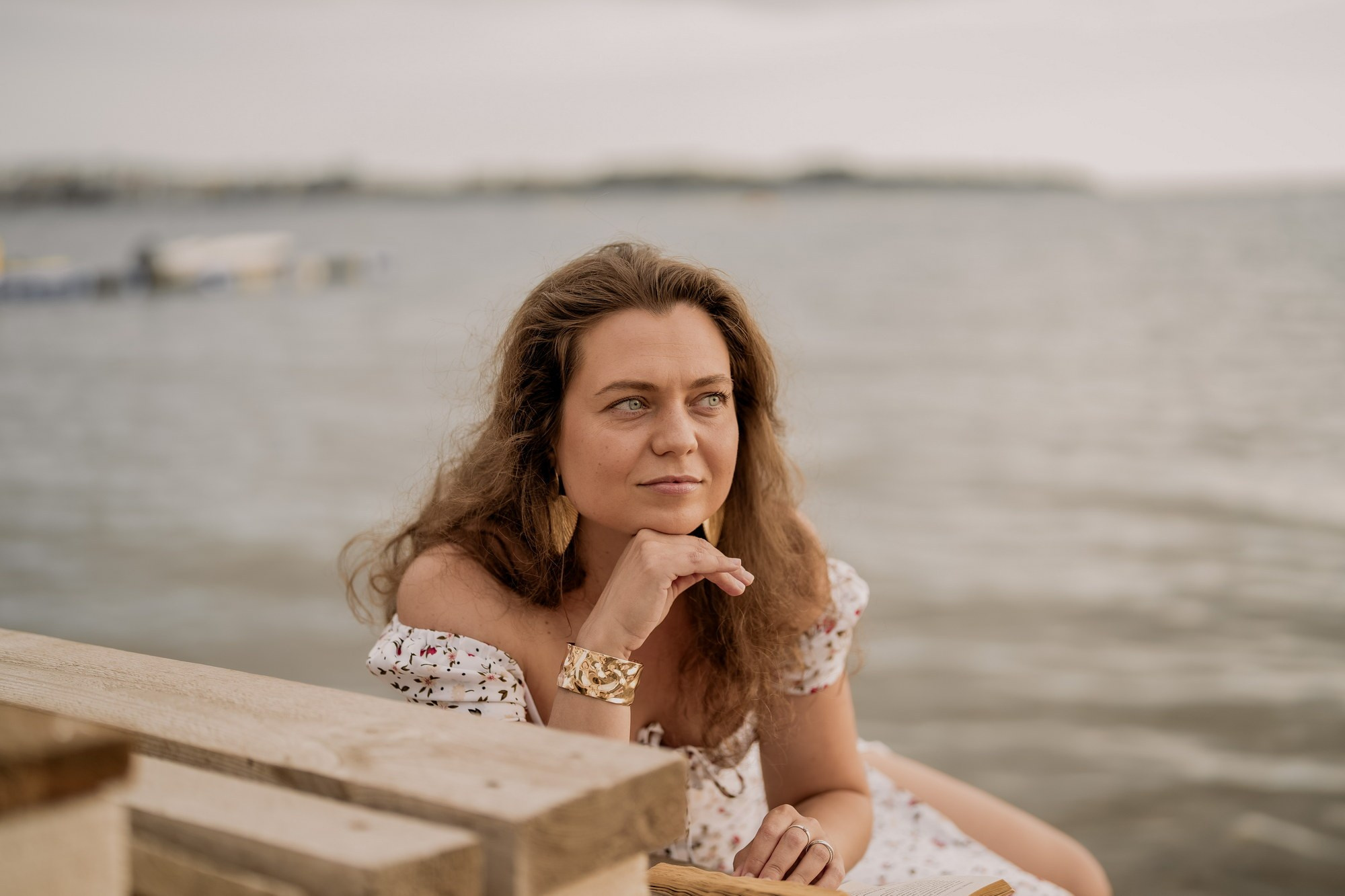Елена — скалистый берег. Фотосессии в Геленджике, лавстори, портреты, семейные — фотограф Жанна Шестопалова
