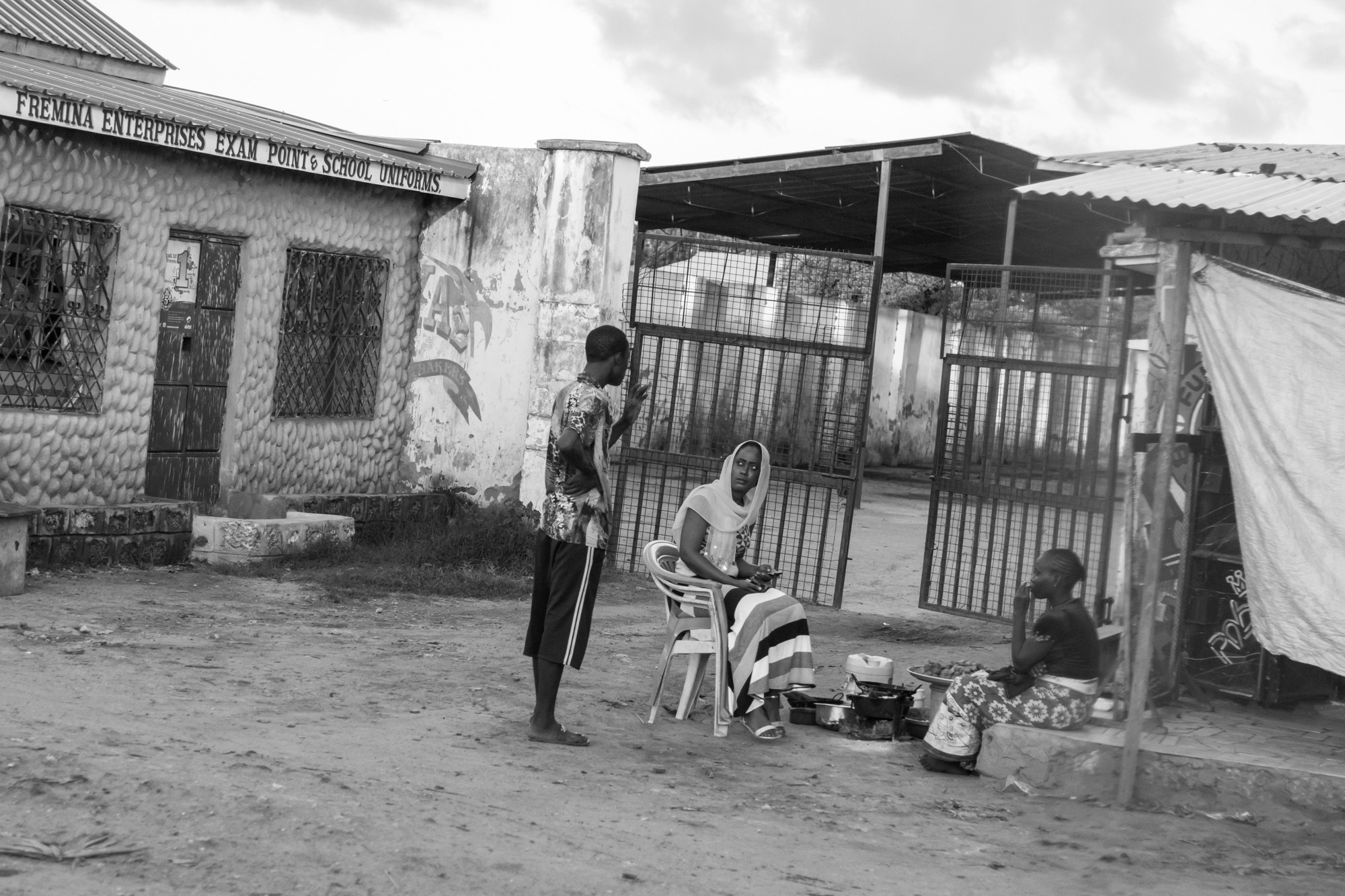 Кения. На обочине дороги. Фотограф Алексей Скоробогатько