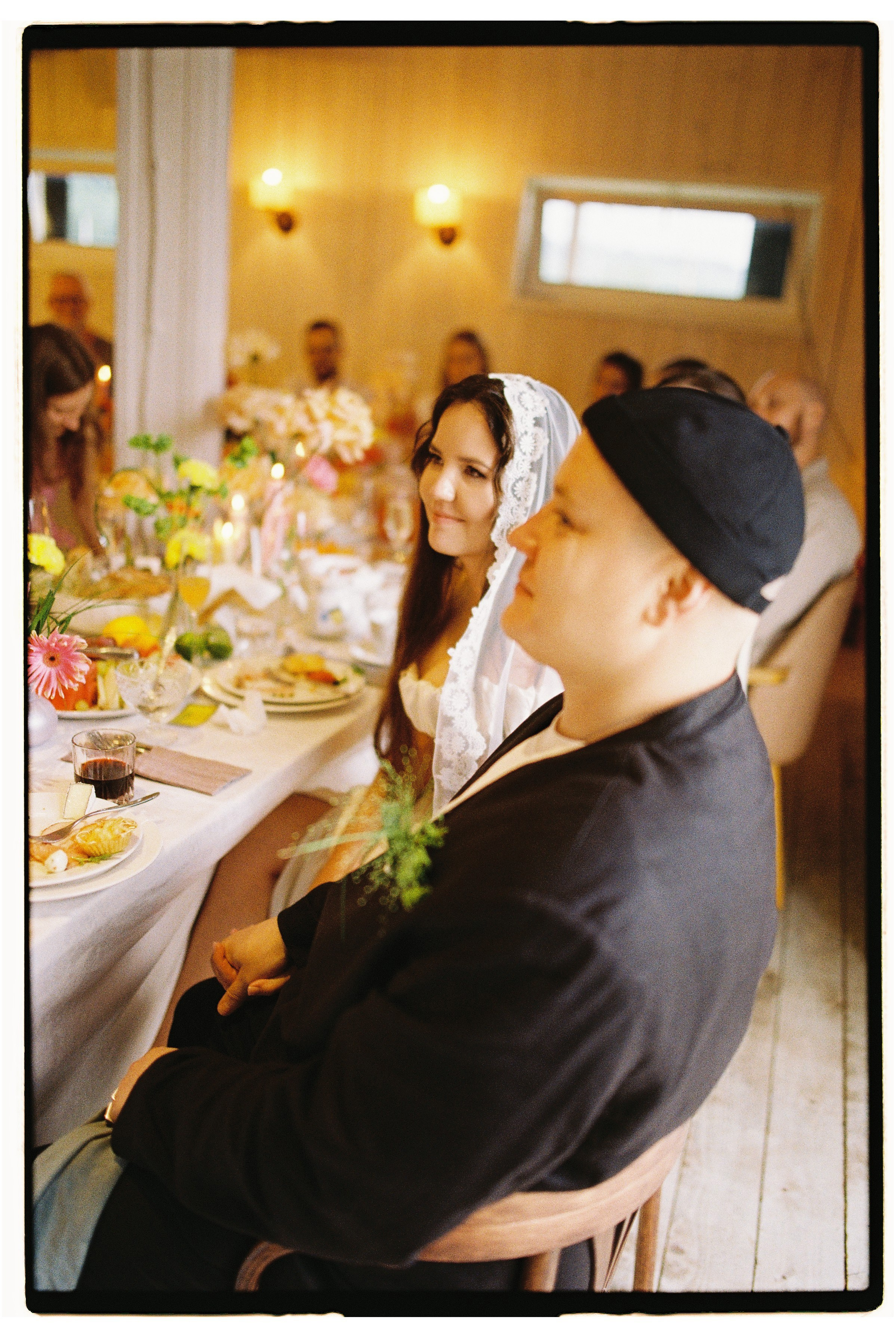 Зеленая тропа, уютная свадьба под дождем. Афина Ефимова. Свадебный фотограф Москва