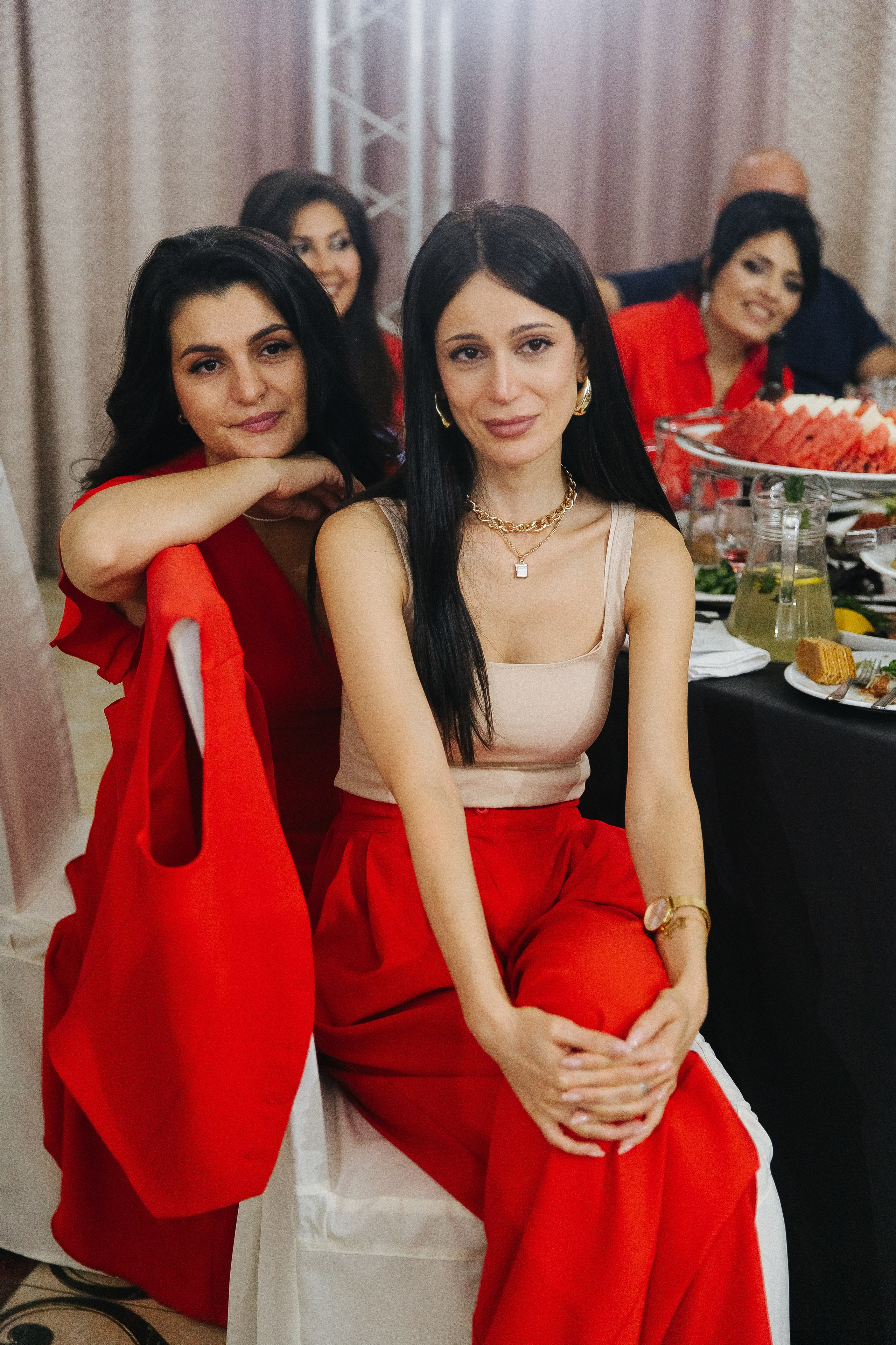 Ани и Назели. 35&5 День рождения, «Янтарь». Фотограф в Красноярске Надежда Воскресенская