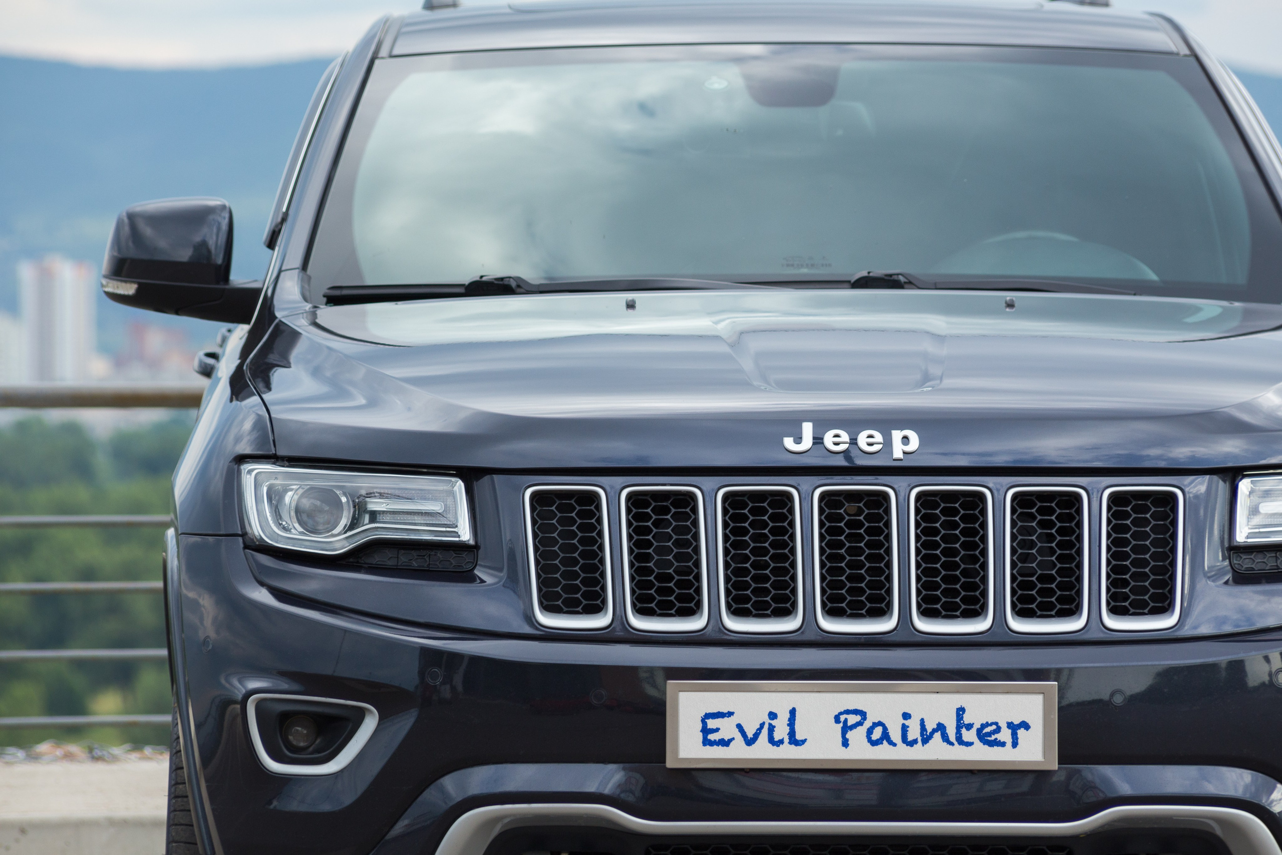 Фотосъемка автомобиля Grand Cherokee для Evil Painter. Интерьерный фотограф и ретушер в Красноярске Денис Антропов