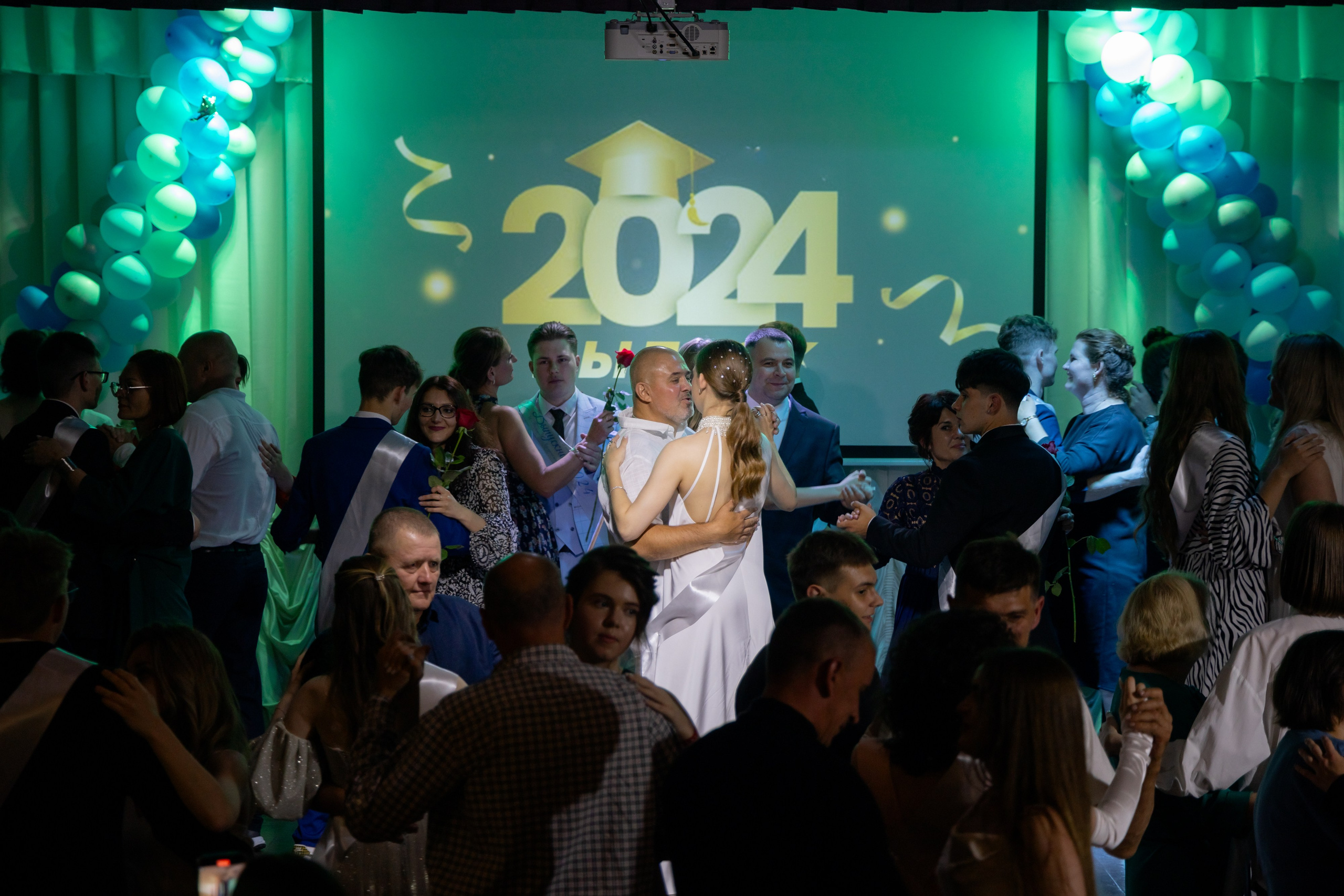 Школьный выпускной 2024 год в Соколе (Минск). Свадебный фотограф в Минске/Беларуси Сергей Спиридонов