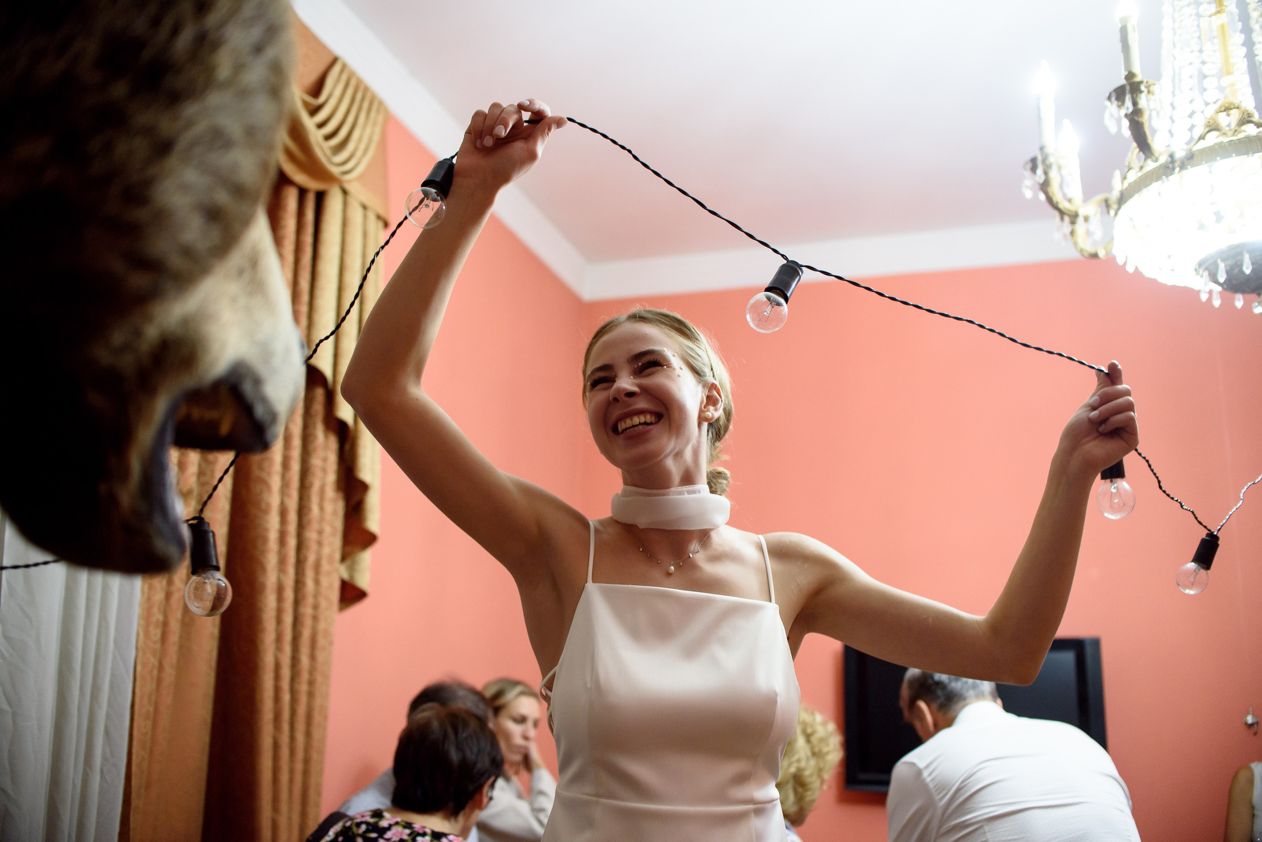 Камерная загородная свадьба в коттедже. Анастасия Петрович фотограф, фотокорреспондент в Москве и Санкт-Петербурге. Фотосъёмка репортажа, мероприятия, корпоративная съёмка, контент