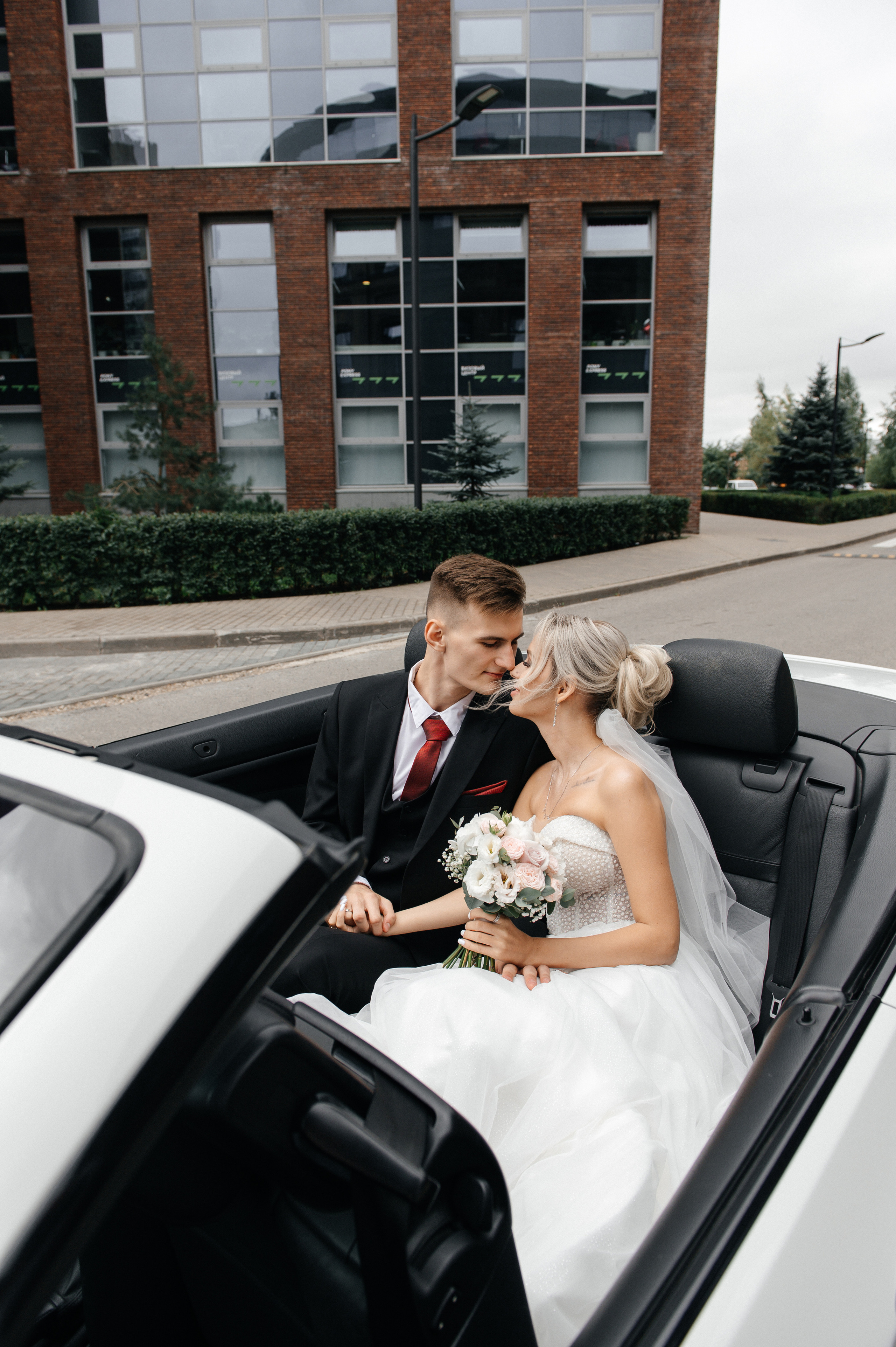 Свадебная фотосессия на Арма заводе. Семейный и свадебный фотограф в Москве Татьяна Николаева