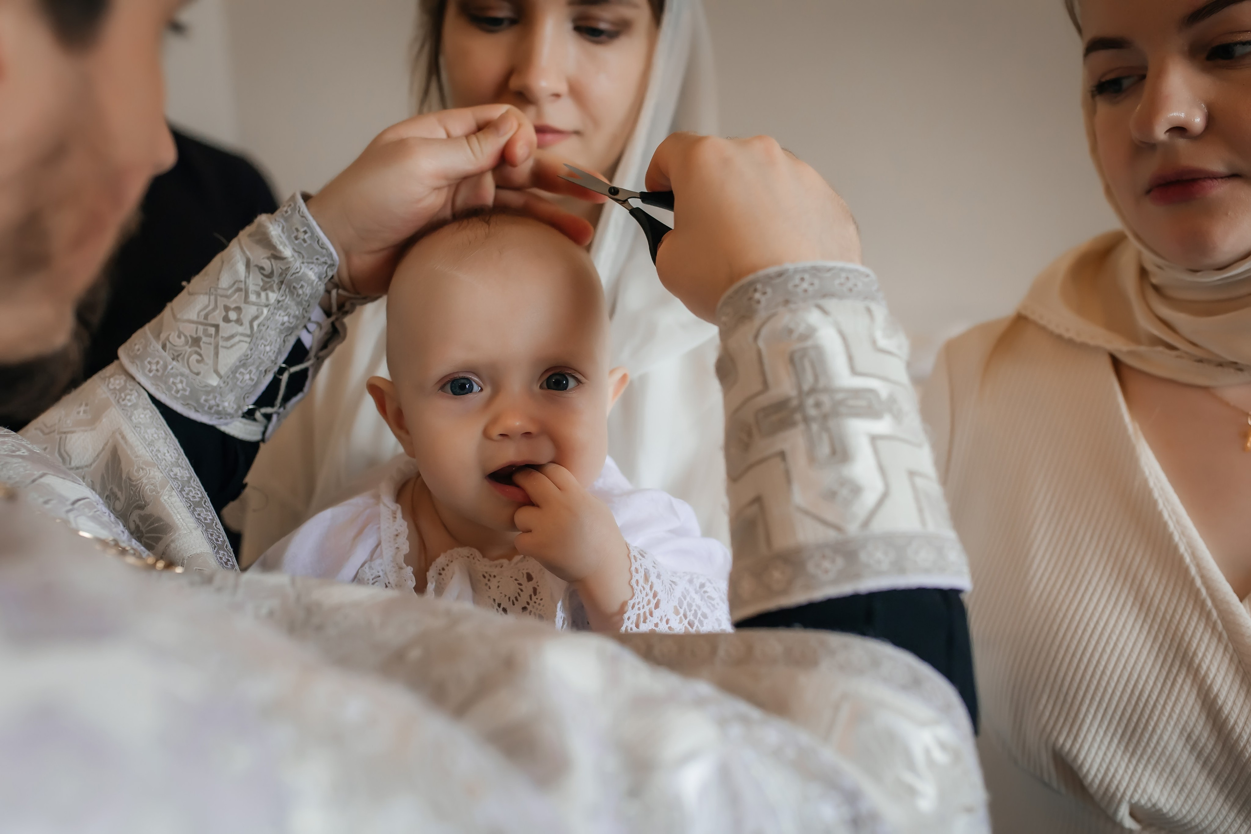 Крещение Ксении в Храме Казанской Иконы Божией матери в Коломенском. Фотограф на крещение и венчание Москва  Надежда Баланина
