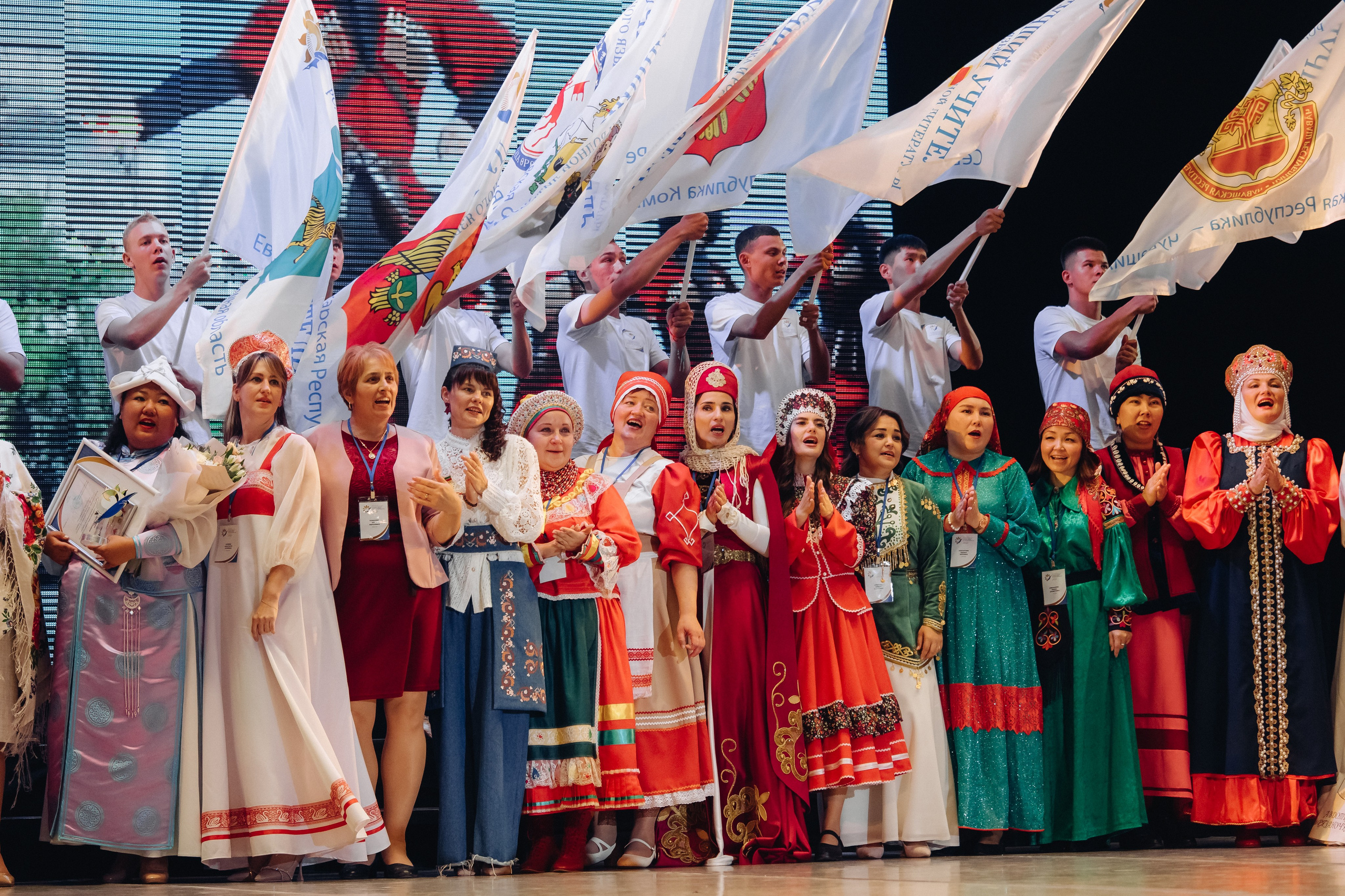 Лучший учитель родного языка и литературы 2025. Свадебный и семейный фотограф в Улан-Удэ