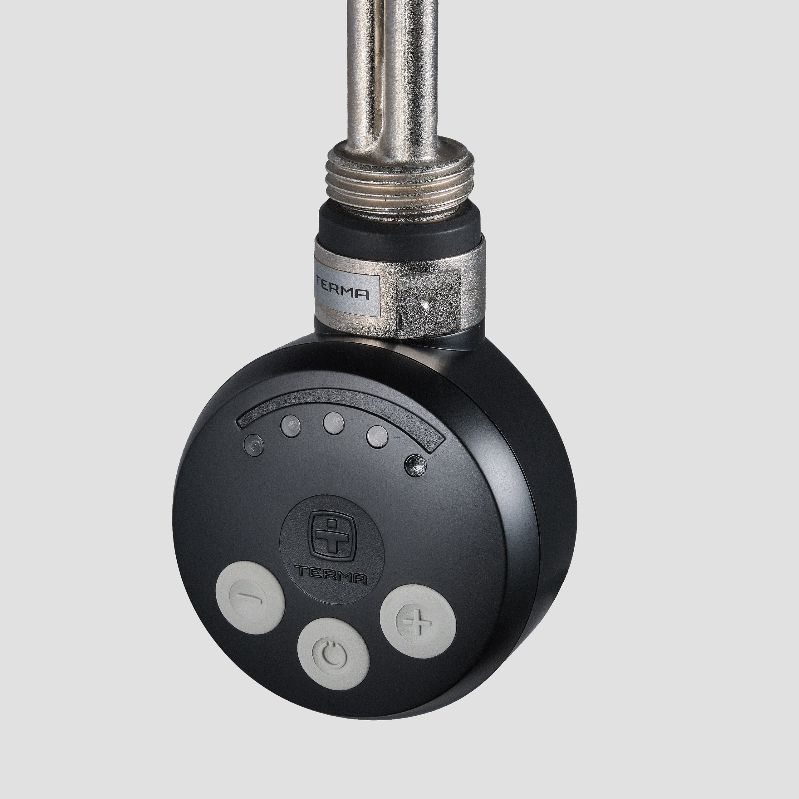 Предметные фотографии регуляторов и нагревателей для отопительных приборов