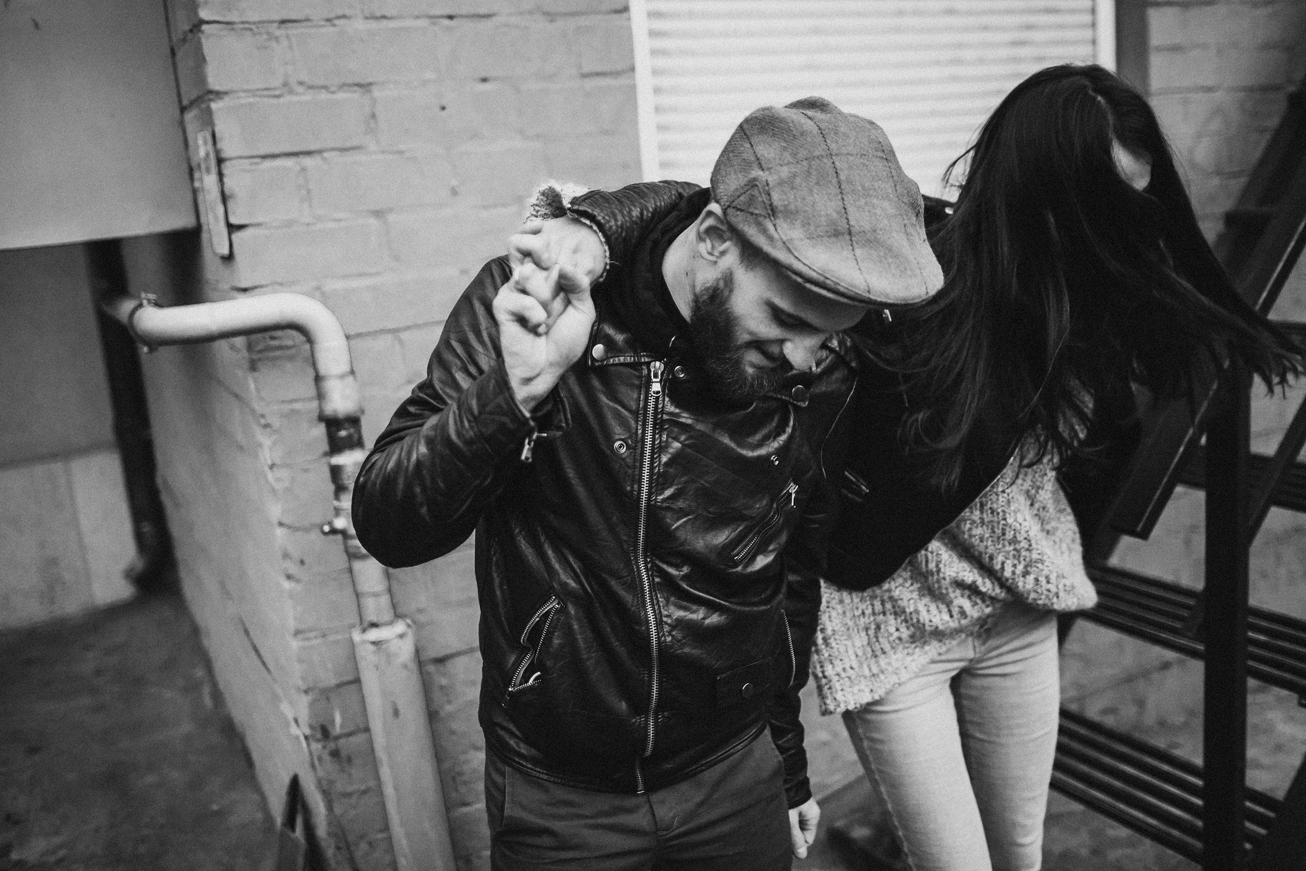 Влюблённая пара на прогулке