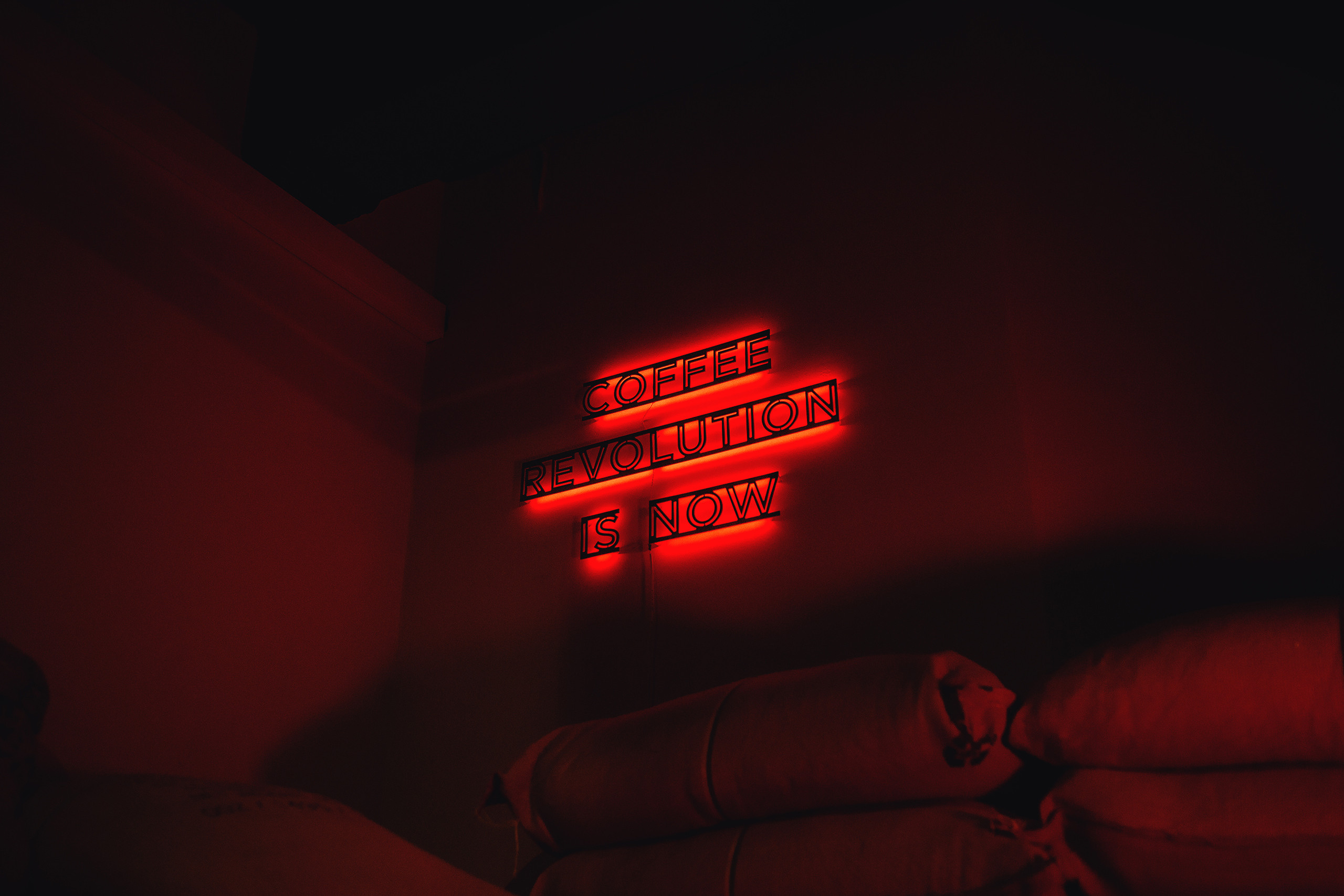 Неоновая вывеске кофейни