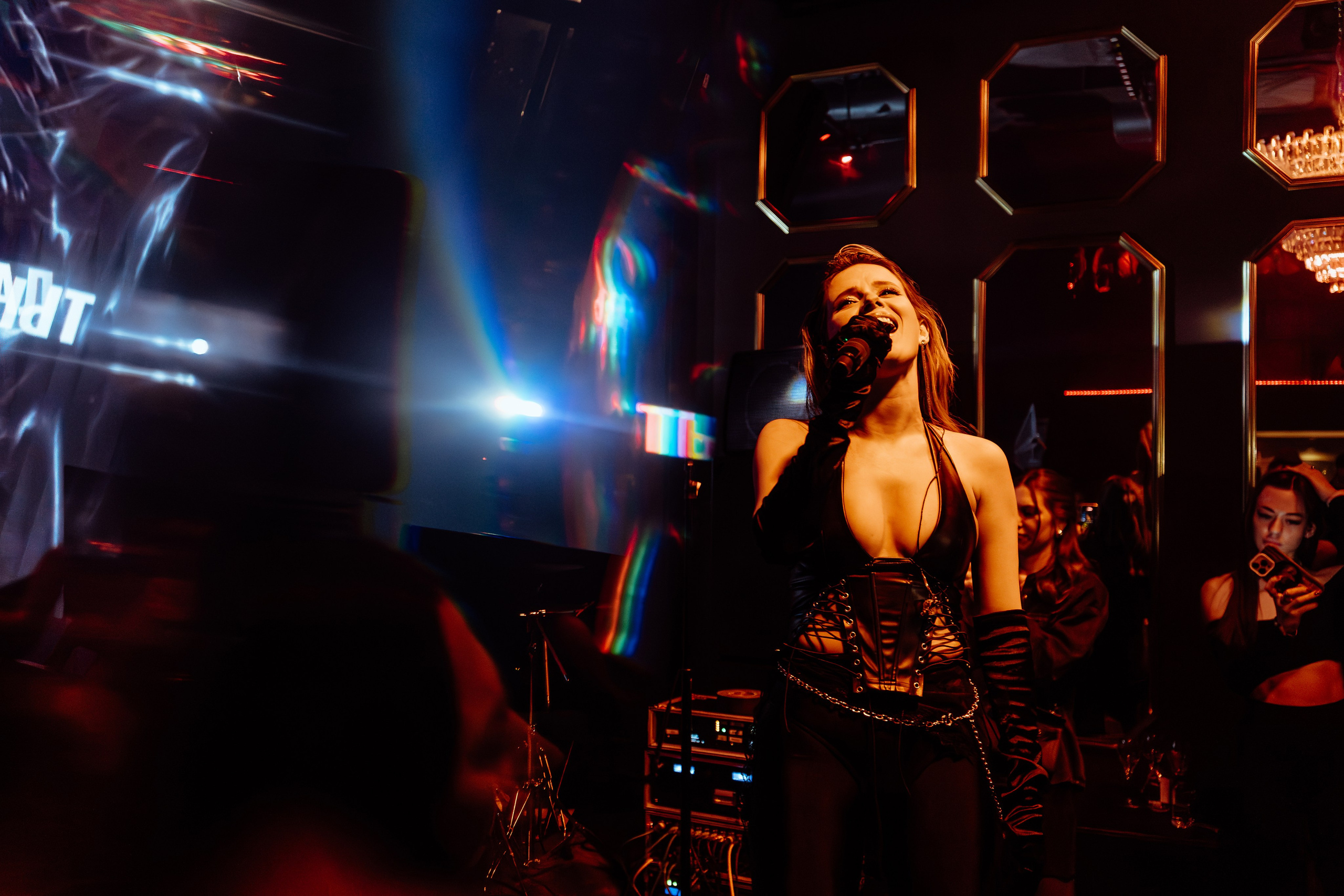 Репортжа с презинтации нового альбома певицы Elvira T — Ядовитая. Неразбитая. Никита Скрипник — ТЕАТР В СТИЛЕ ФЭШН