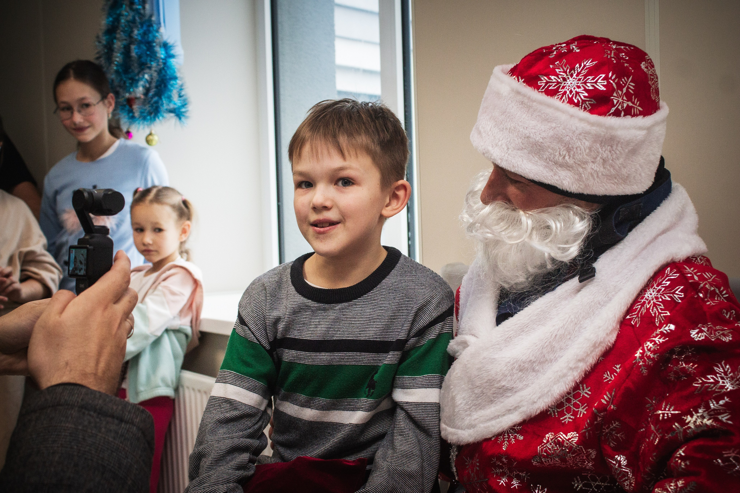 ВСКС. Десант Дедов Морозов. Илья Чемис — Фотограф в Мариуполе