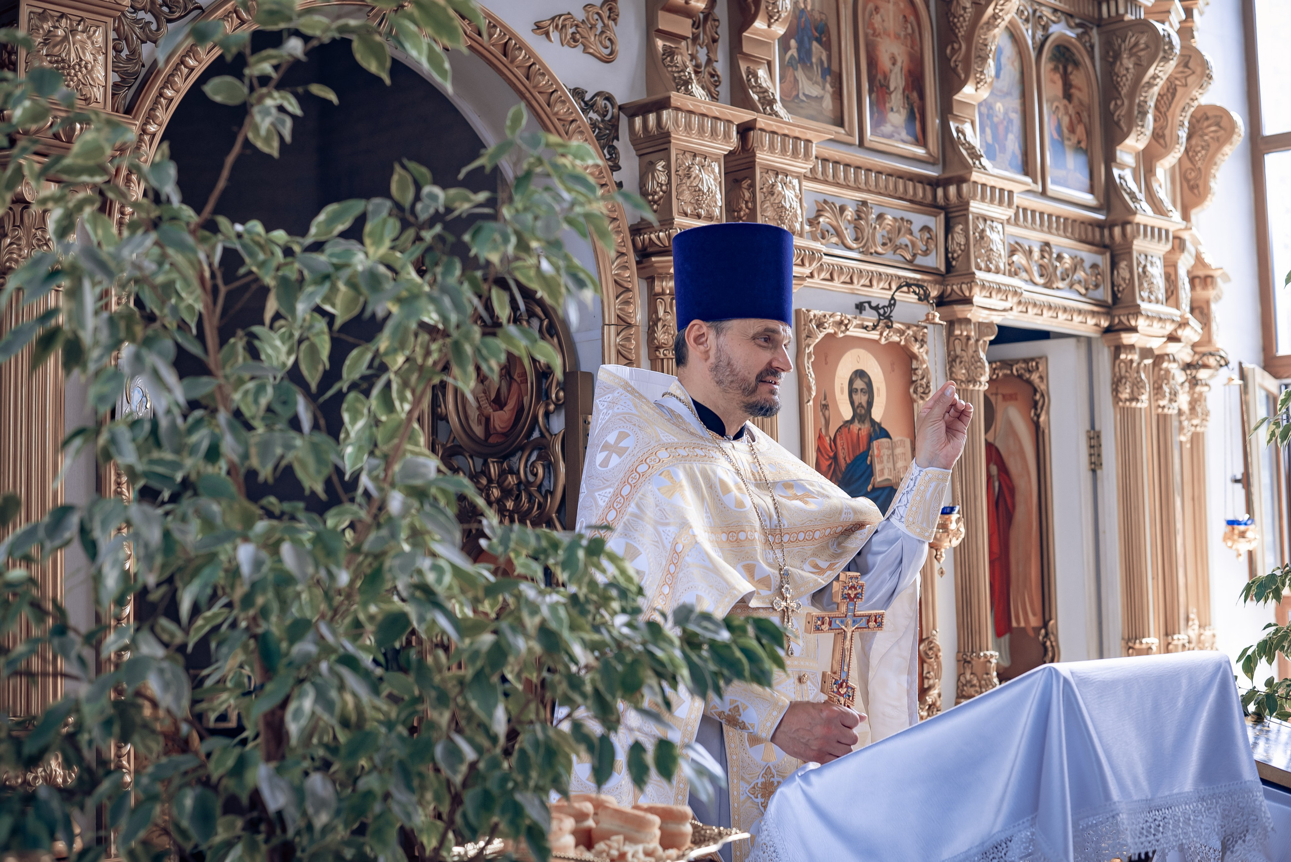 Воскресная служба в Рождественско-Николаевском храме. Фотографы крещения/венчания  Красноярск Татьяна и Вячеслав Переваловы