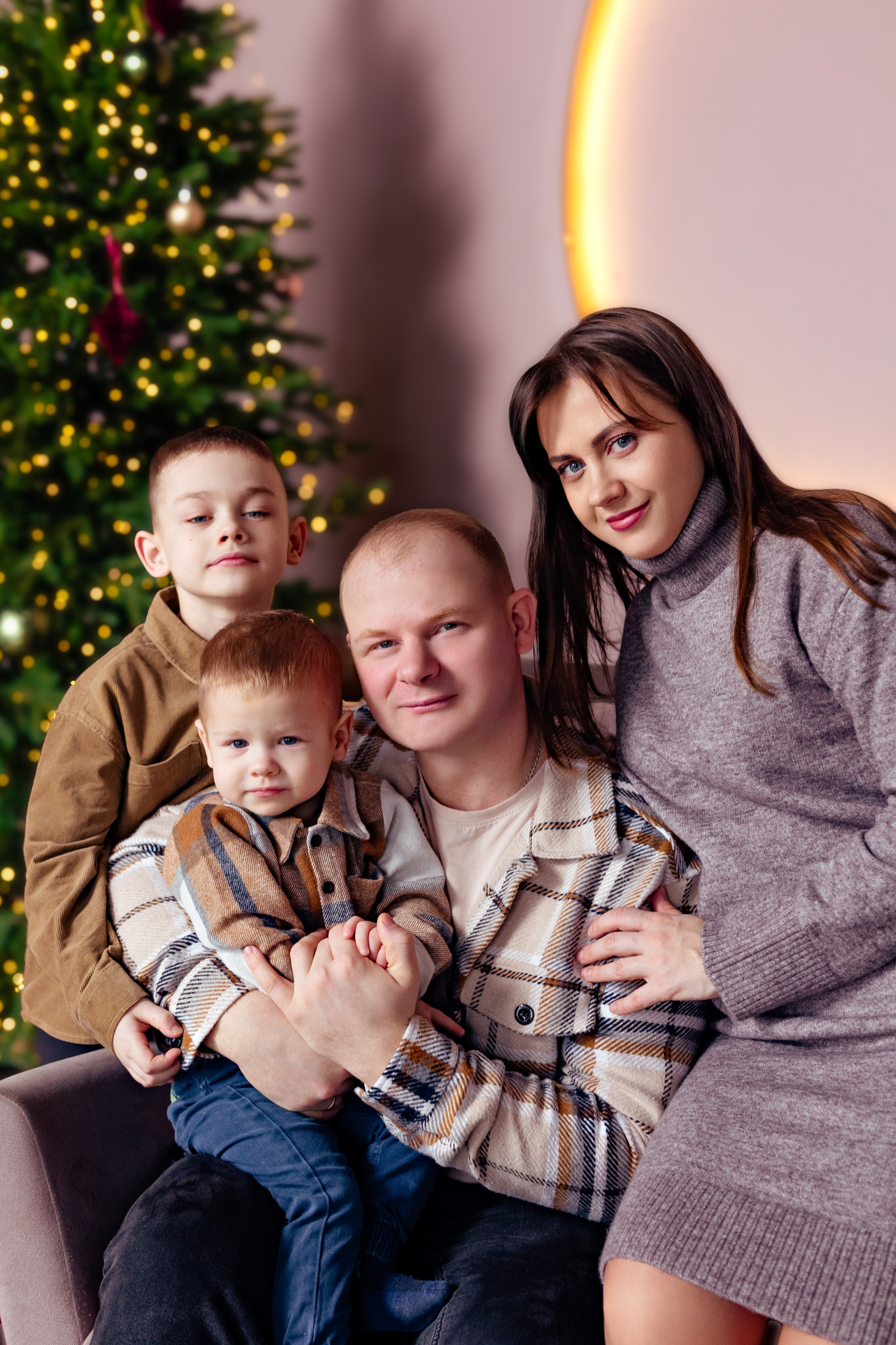 Семейная новогодняя фотосессия в студии Минска