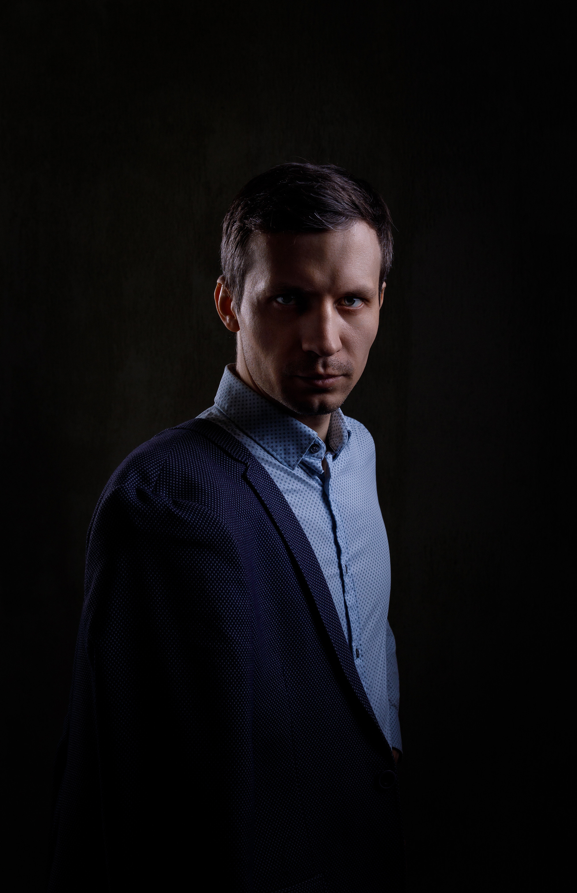 Мужской портрет фотосессия. Фотограф-контентмейкер в Красноярске Евгений Тункеев