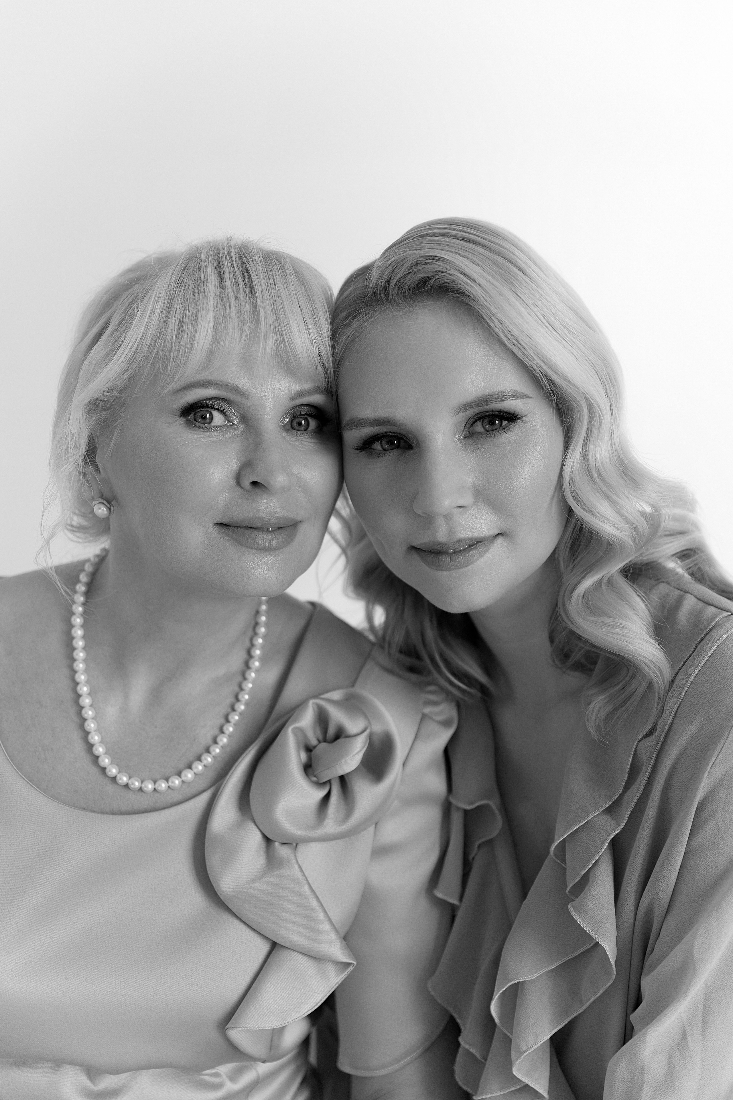 Диана с мамой в студии. Свадебный фотограф в Пскове и Санкт-Петербурге | Анна Голикова