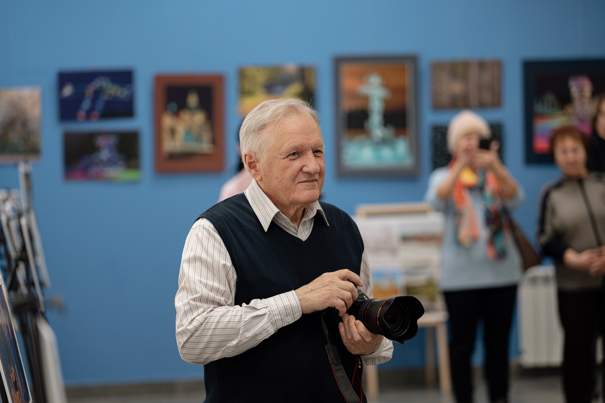 Репортаж с творческой выставки работ фотографа Эдуарда Закирова. Свадебный фотограф в Казани, и Зеленодольске Радик Мухаметов