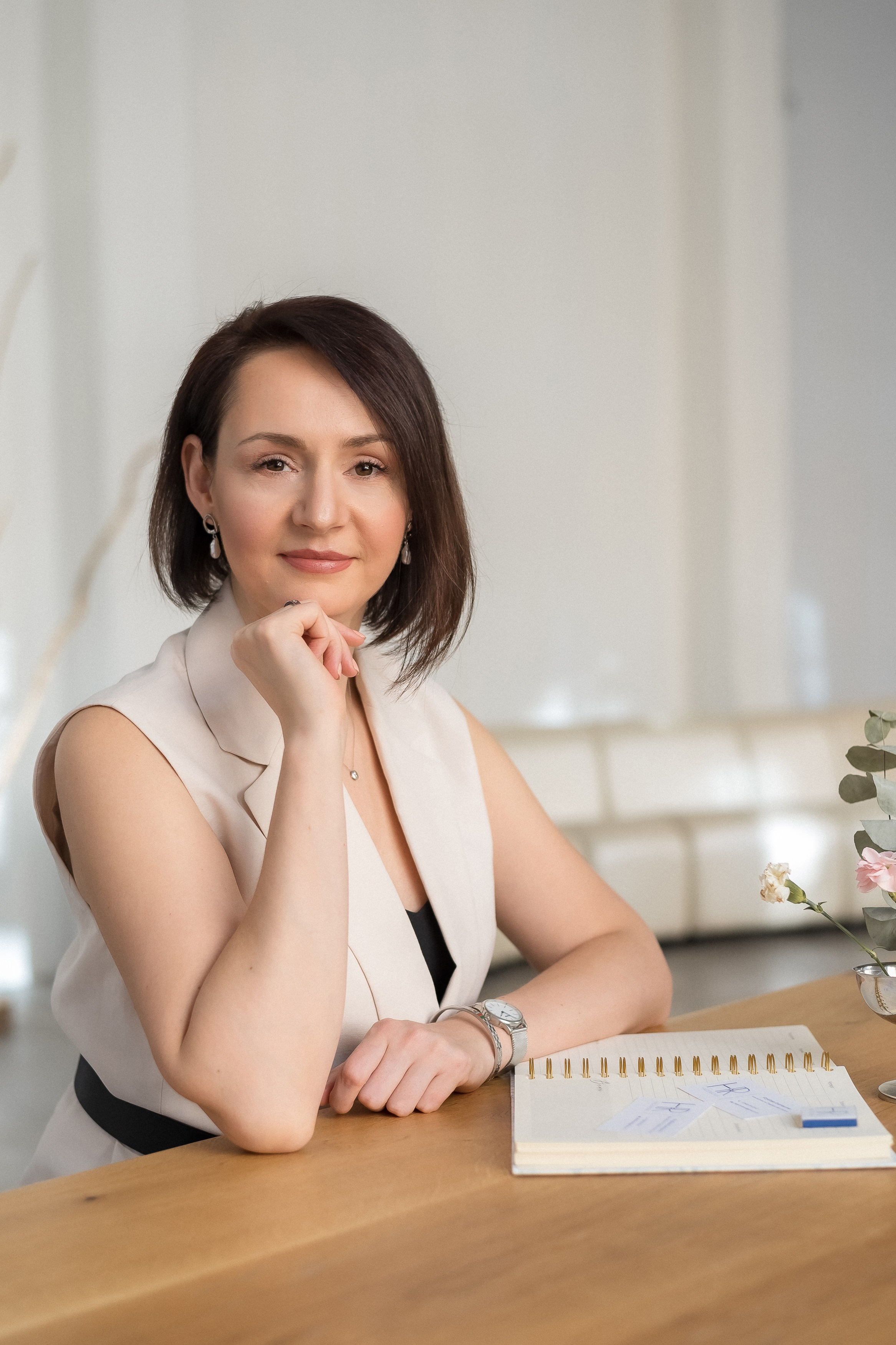 Портрет в минималистичной студии. КОНТЕНТ |БРЕНД фотограф Санкт-Петербург — Жанна Олтаржевская