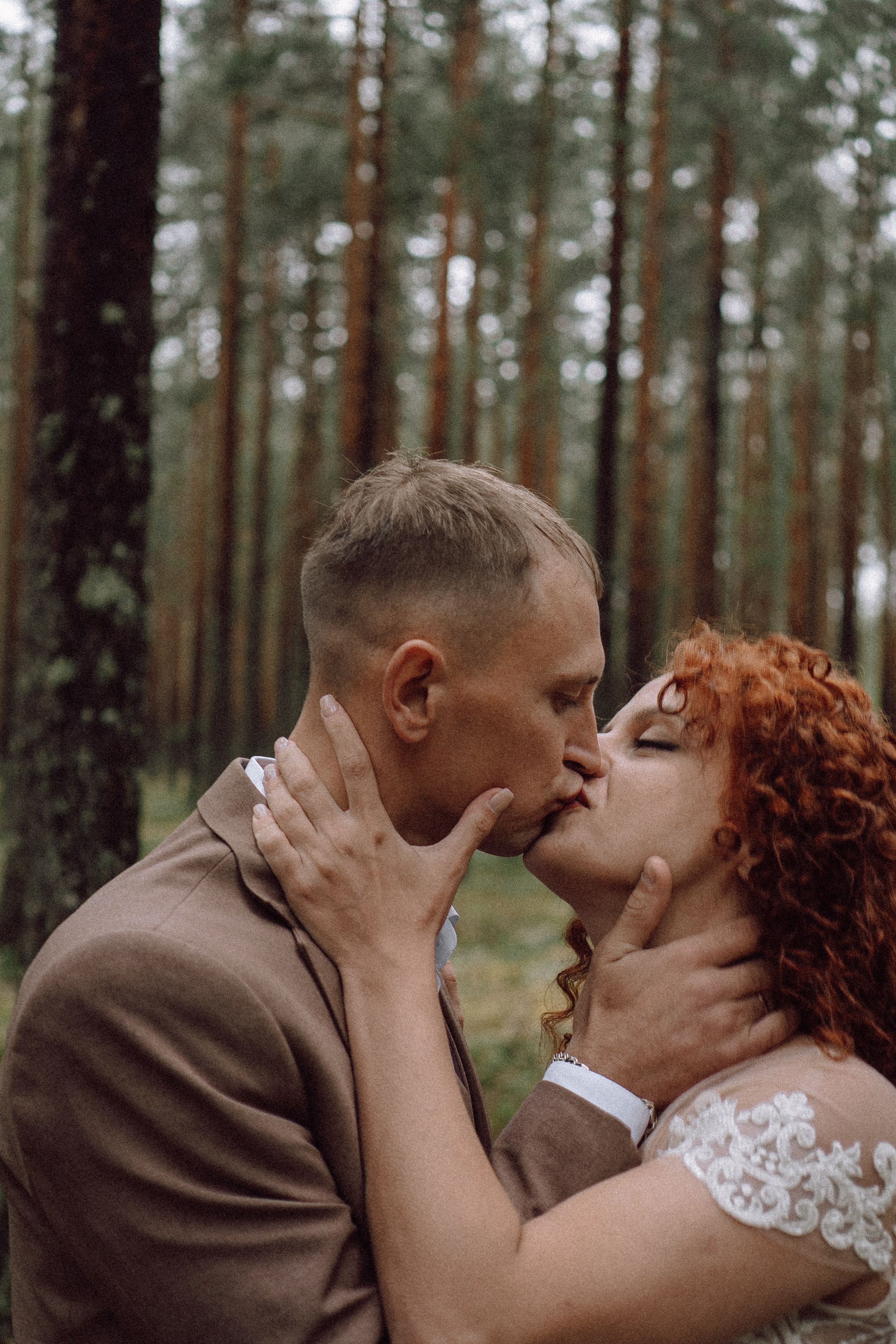СВАДЕБНАЯ ФОТОСЕССИИЯ ПАРЫ В ГОРОДЕ ПРИОЗЕРСК В СОСНОВОМ ЛЕСУ И С ПИКАПОМ. Профессиональный фотограф, Санкт-Петербург — Виктория Богомолова