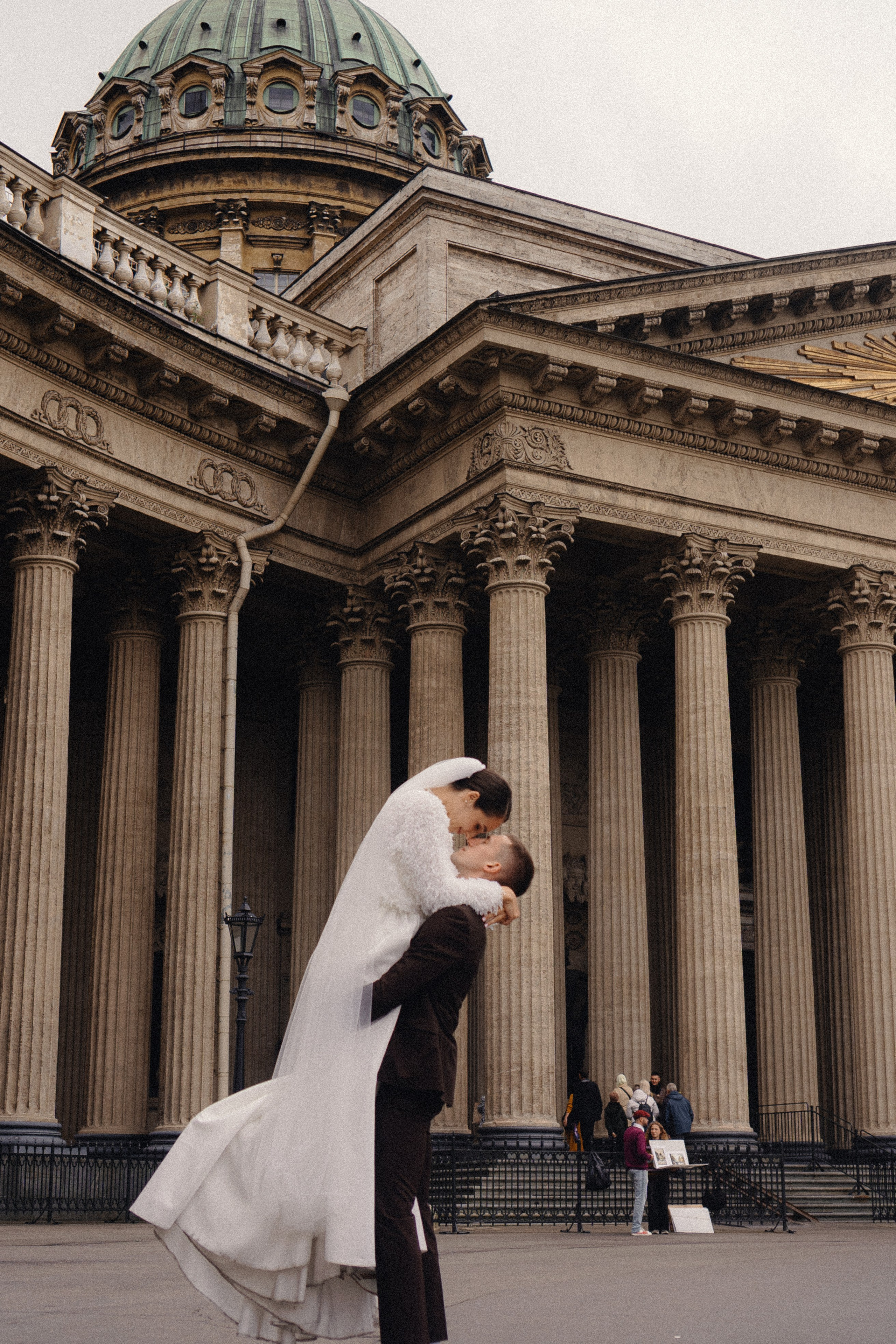 СВАДЕБНАЯ ПРОГУЛКА В САНТК-ПЕТЕРБУРГЕ (ИСАКИЕВСКИЙ СОБОР, ЗИМНЯЯ КАНАВКА, ЭРМИТАЖ И БОЛЬШАЯ МОРСКАЯ УЛИЦА). Профессиональный фотограф, Санкт-Петербург — Виктория Богомолова